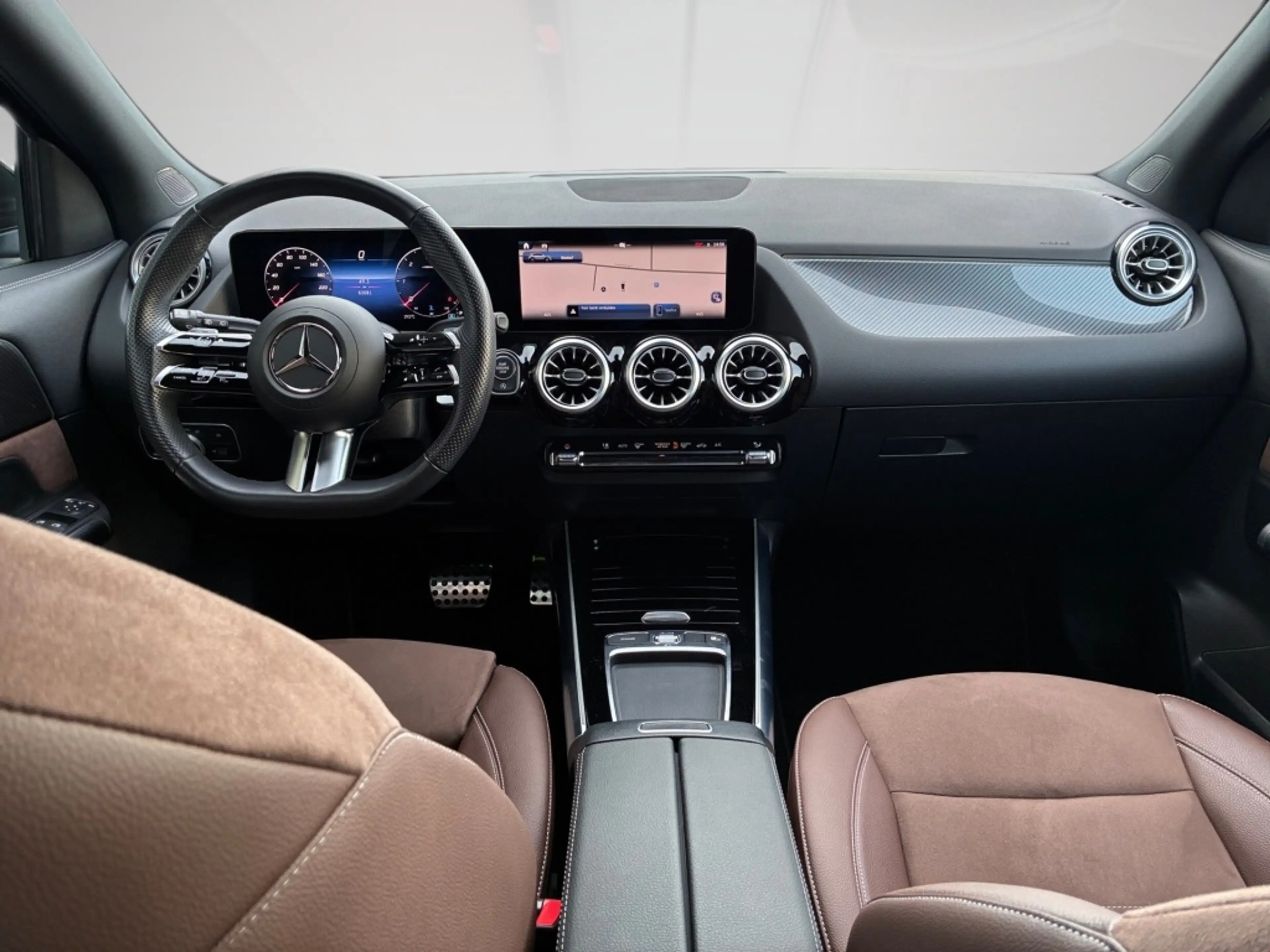 Mercedes-Benz GLA 180 d AMG KAMERA DISTRO AHK SHZ LED NIGHT — photo 12