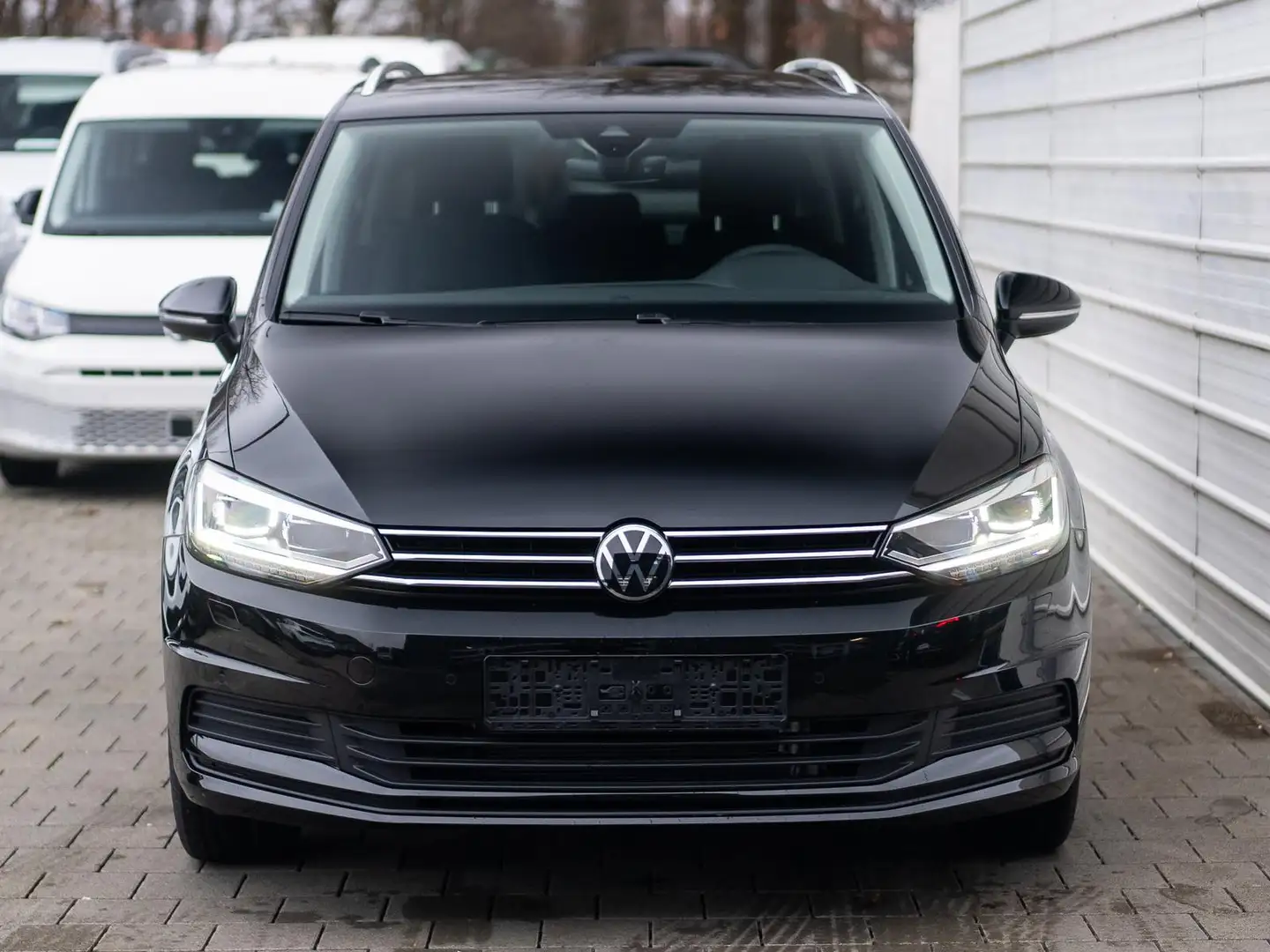 Volkswagen Touran 1.5 TSI 7DSG *7-Sitzer*AHK*Navi*Kamera*LED 110 ... Schwarz - 1