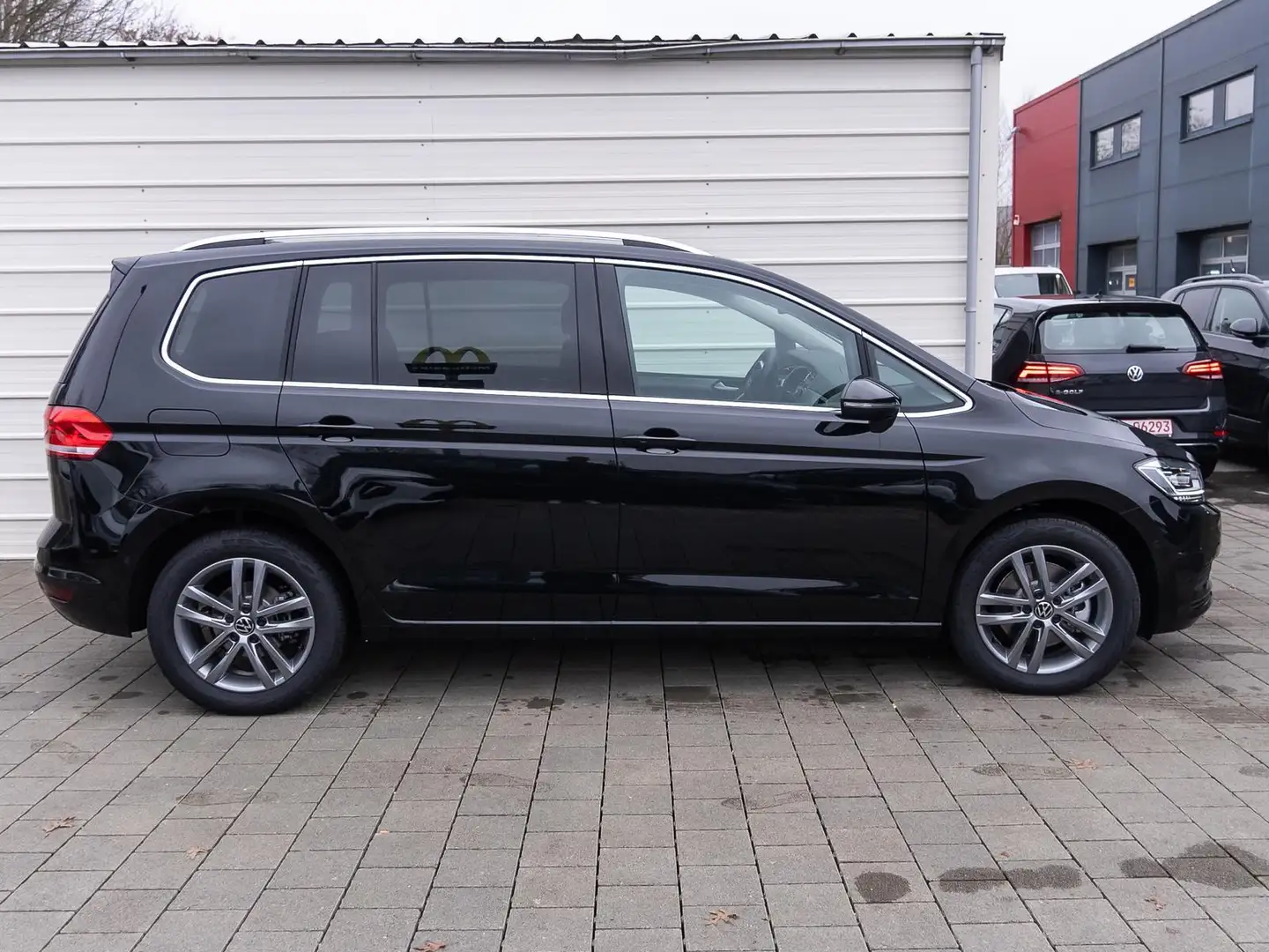 Volkswagen Touran 1.5 TSI 7DSG *7-Sitzer*AHK*Navi*Kamera*LED 110 ... Schwarz - 2