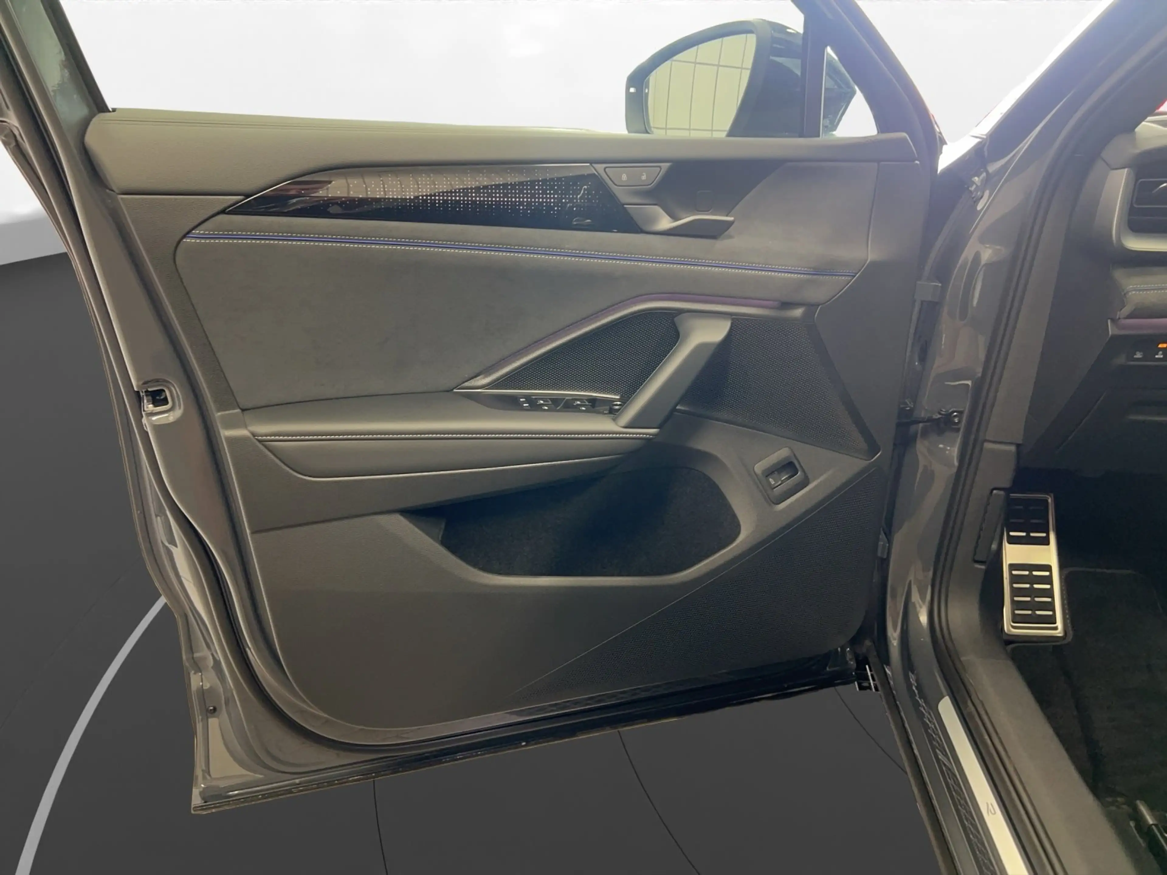 Volkswagen Tayron 2.0 TDI DSG 4MOTION R-Line | AHK | 7 Sitzer I Lede — photo 10
