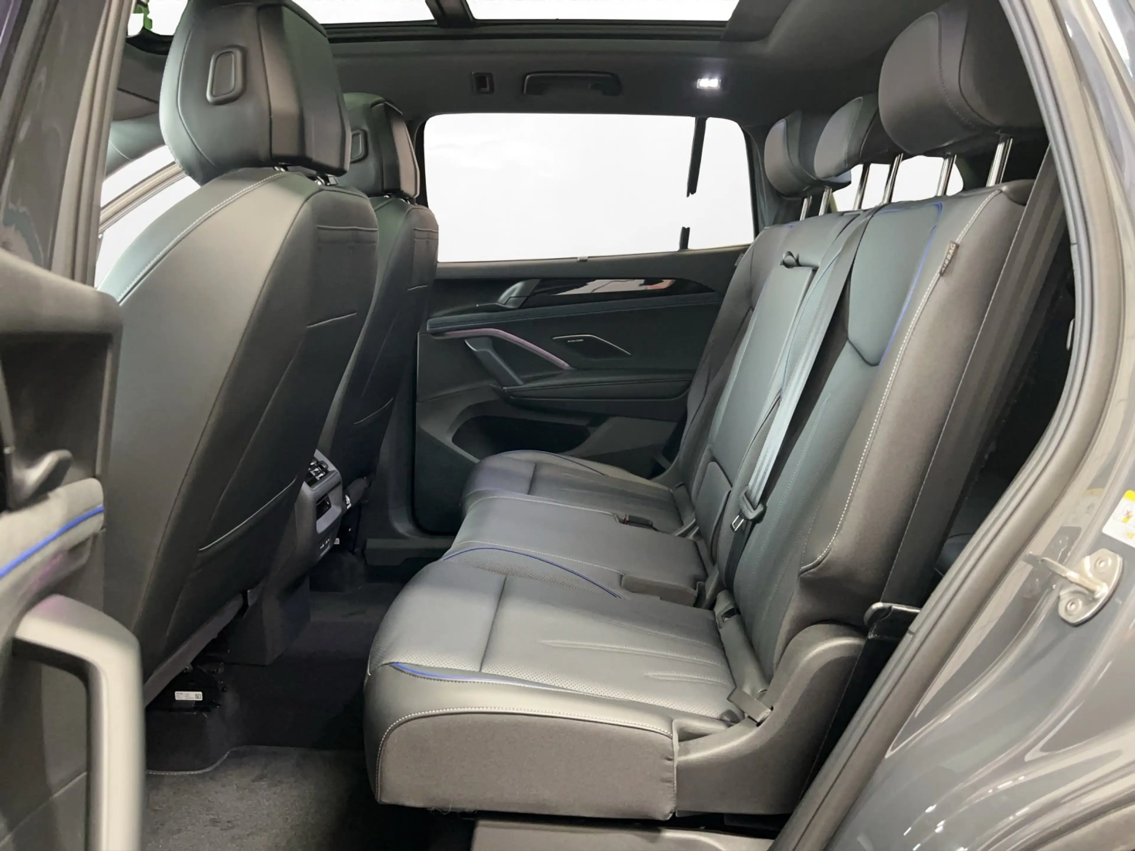 Volkswagen Tayron 2.0 TDI DSG 4MOTION R-Line | AHK | 7 Sitzer I Lede — photo 11
