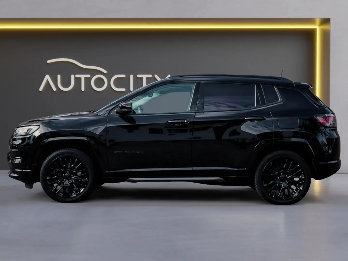 Jeep Compass Compass 1.3 Plug-In Hybrid S 240 pk 4xe Leder l 36 Noir - 2