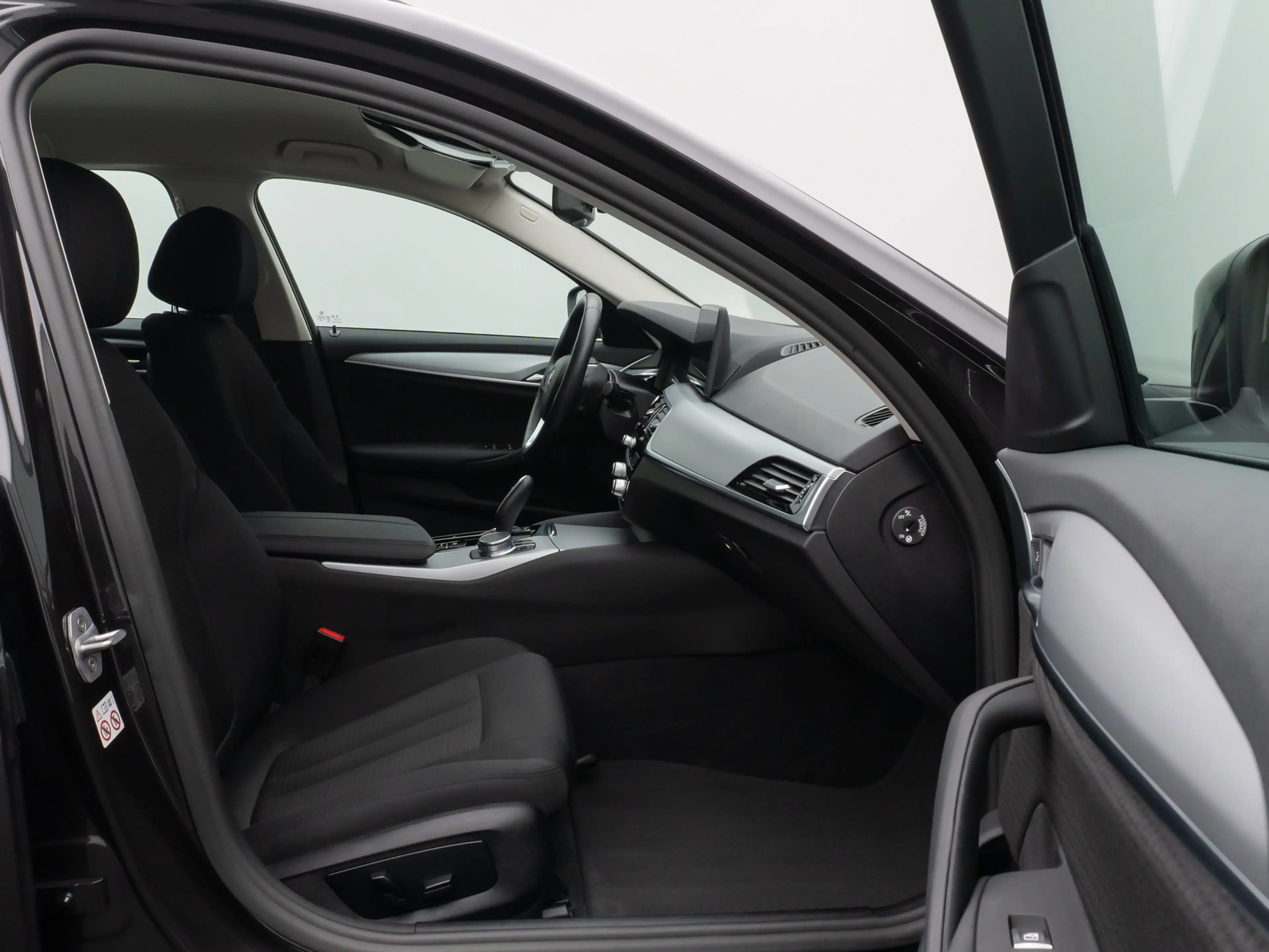 BMW 520 Kamera HUD DAB 4xKlima DrivingAssist Alarm — photo 25