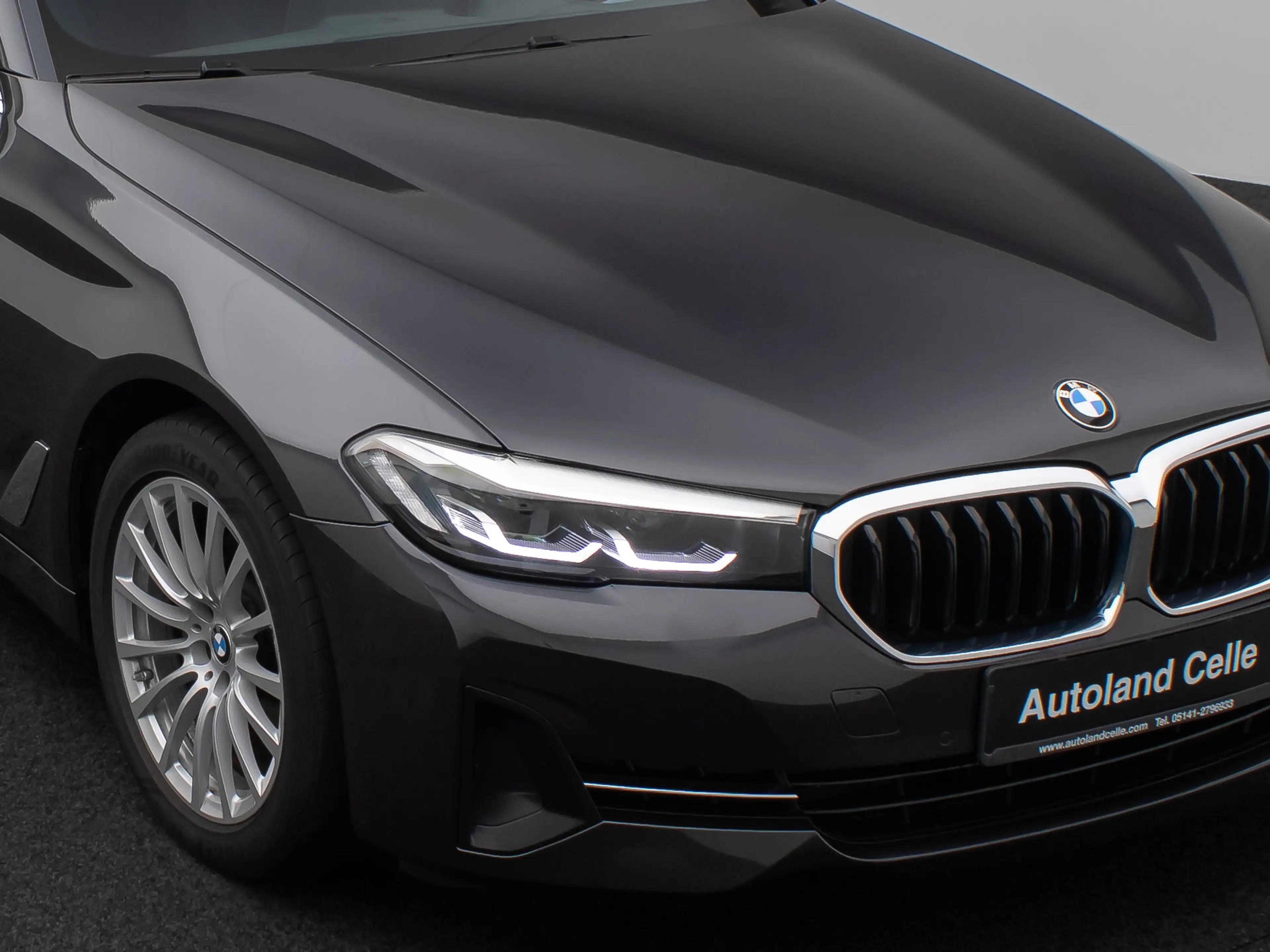 BMW 520 Kamera HUD DAB 4xKlima DrivingAssist Alarm — photo 18