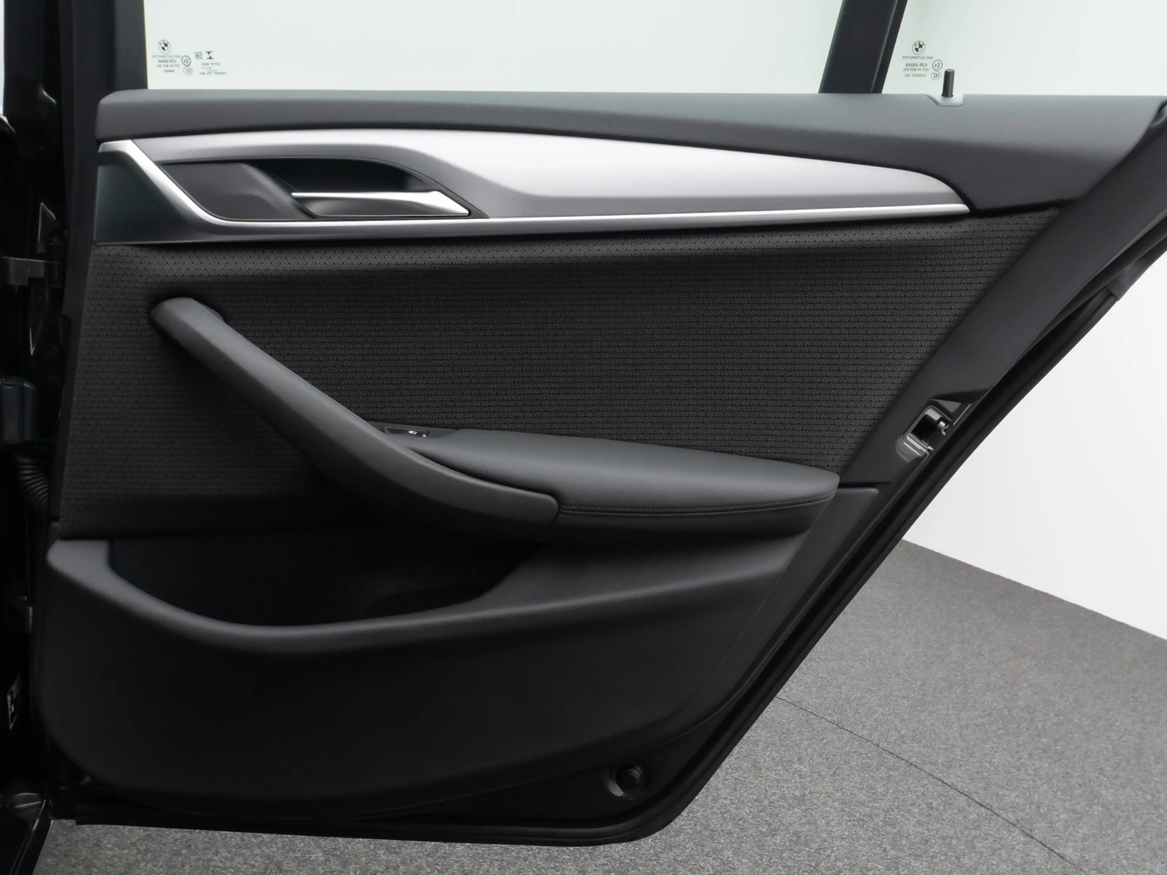 BMW 520 Kamera HUD DAB 4xKlima DrivingAssist Alarm — photo 31
