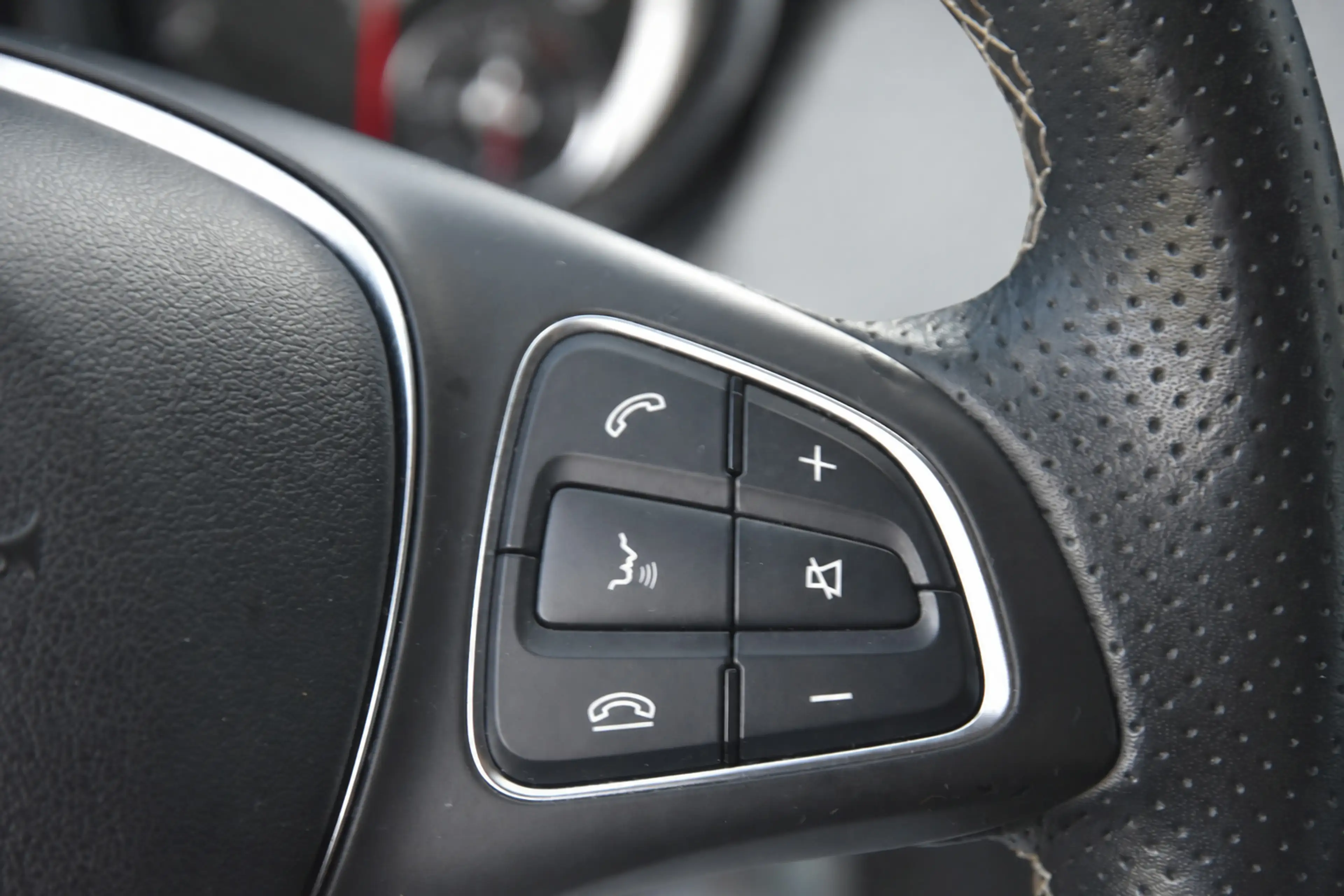 Mercedes-Benz GLA 200 Premium — photo 14