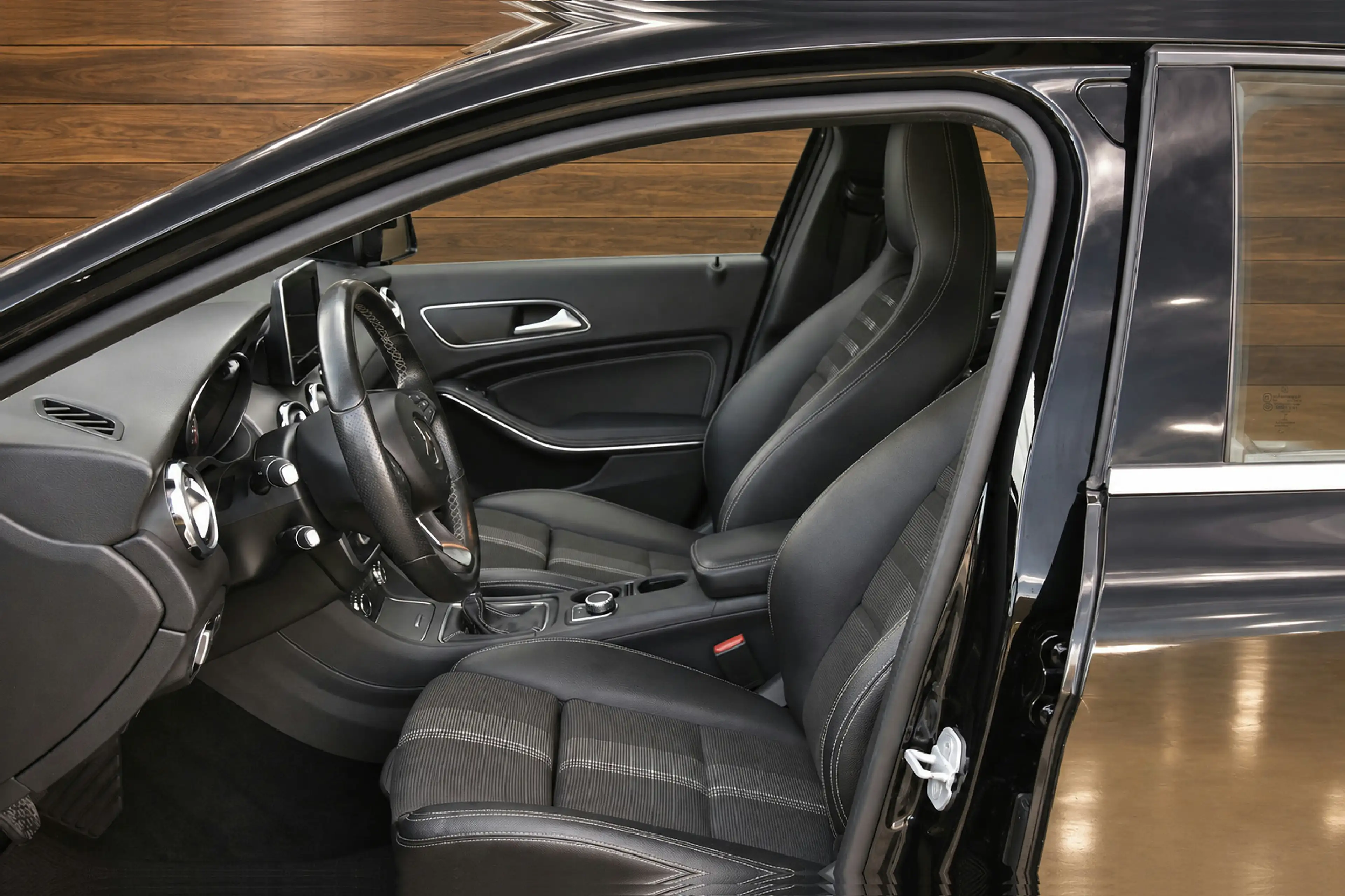 Mercedes-Benz GLA 200 Premium — photo 11
