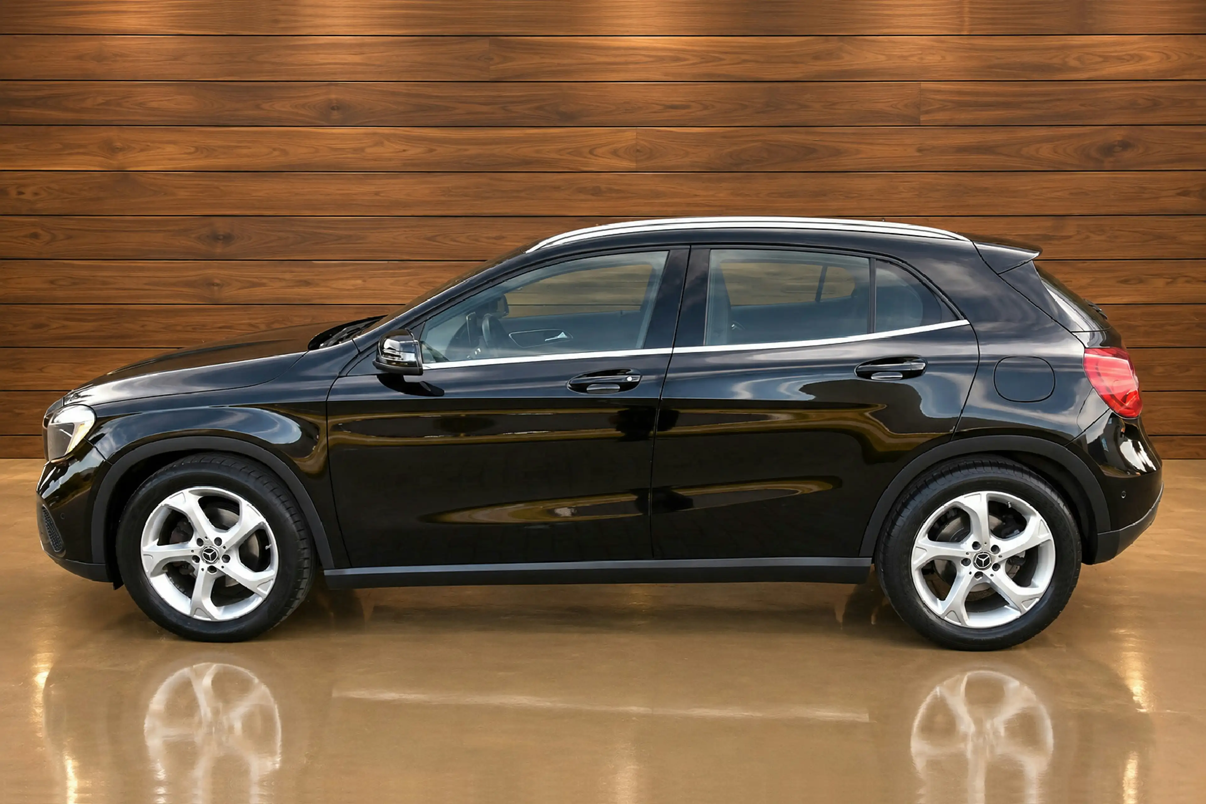 Mercedes-Benz GLA 200 Premium — photo 2