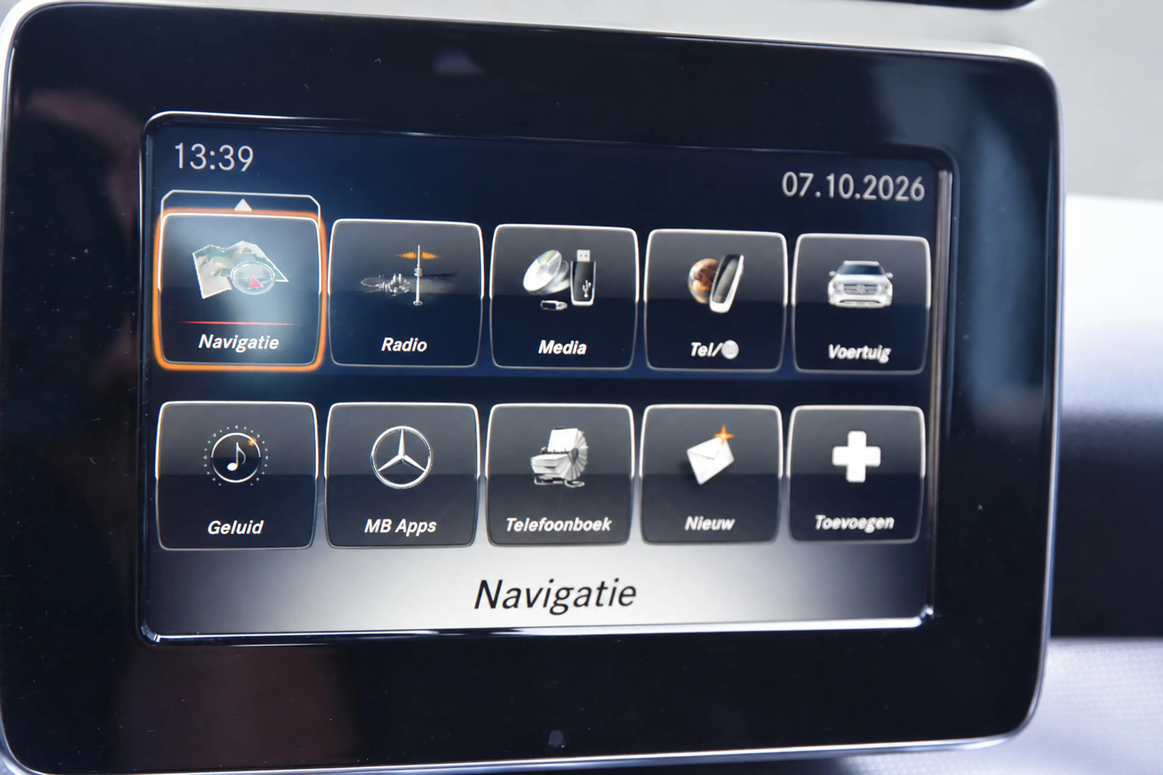 Mercedes-Benz GLA 200 Premium — photo 17