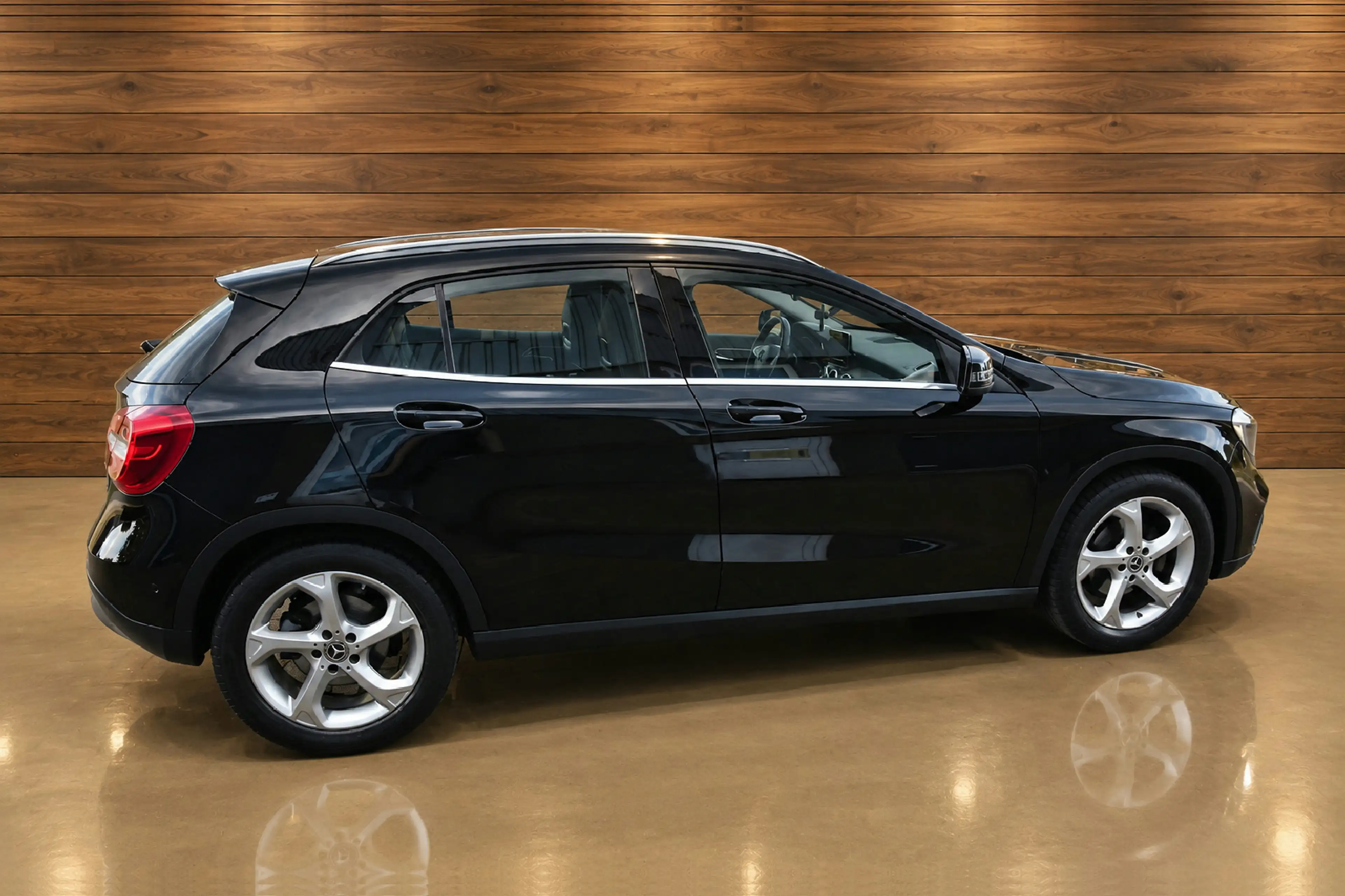 Mercedes-Benz GLA 200 Premium — photo 6