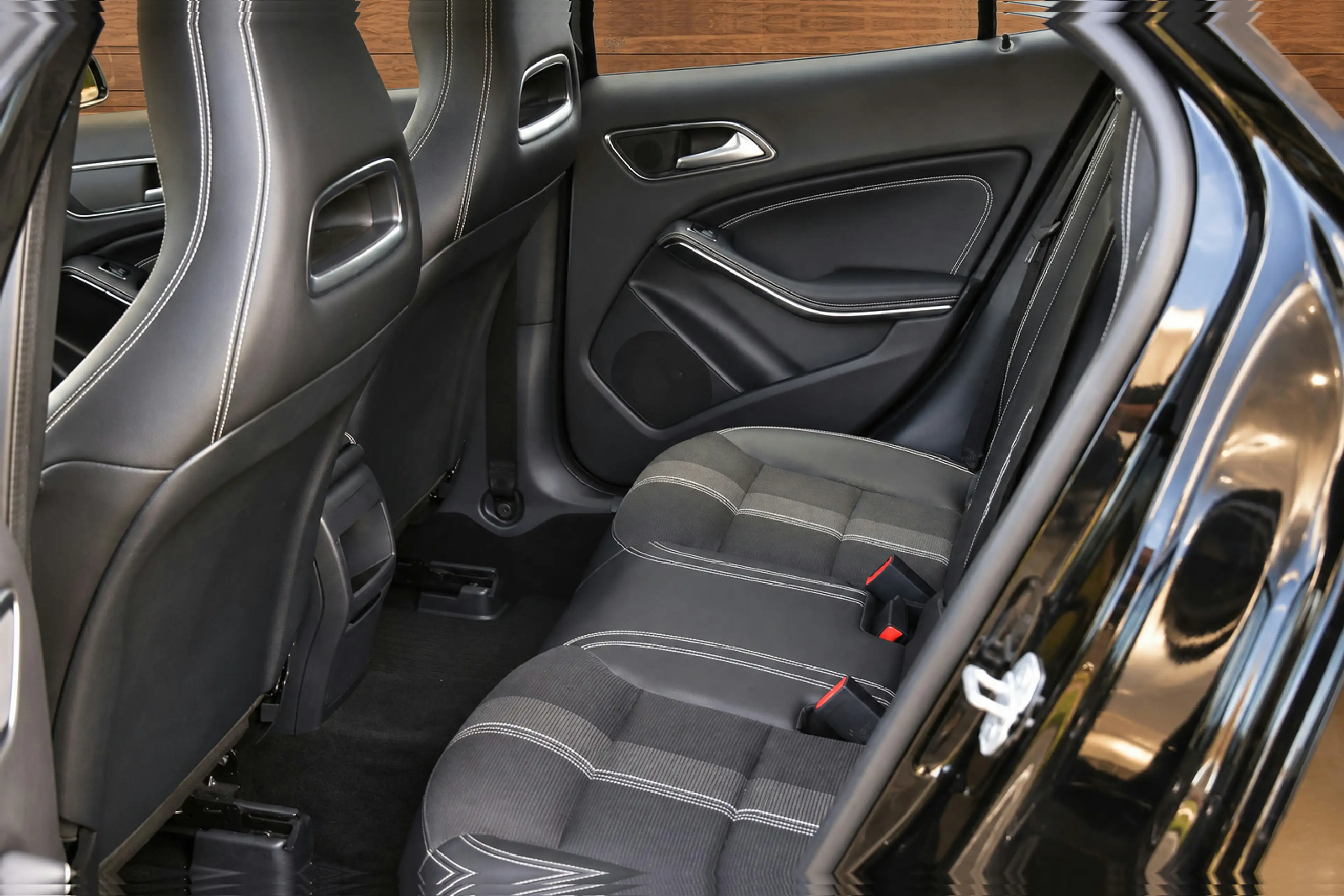 Mercedes-Benz GLA 200 Premium — photo 12