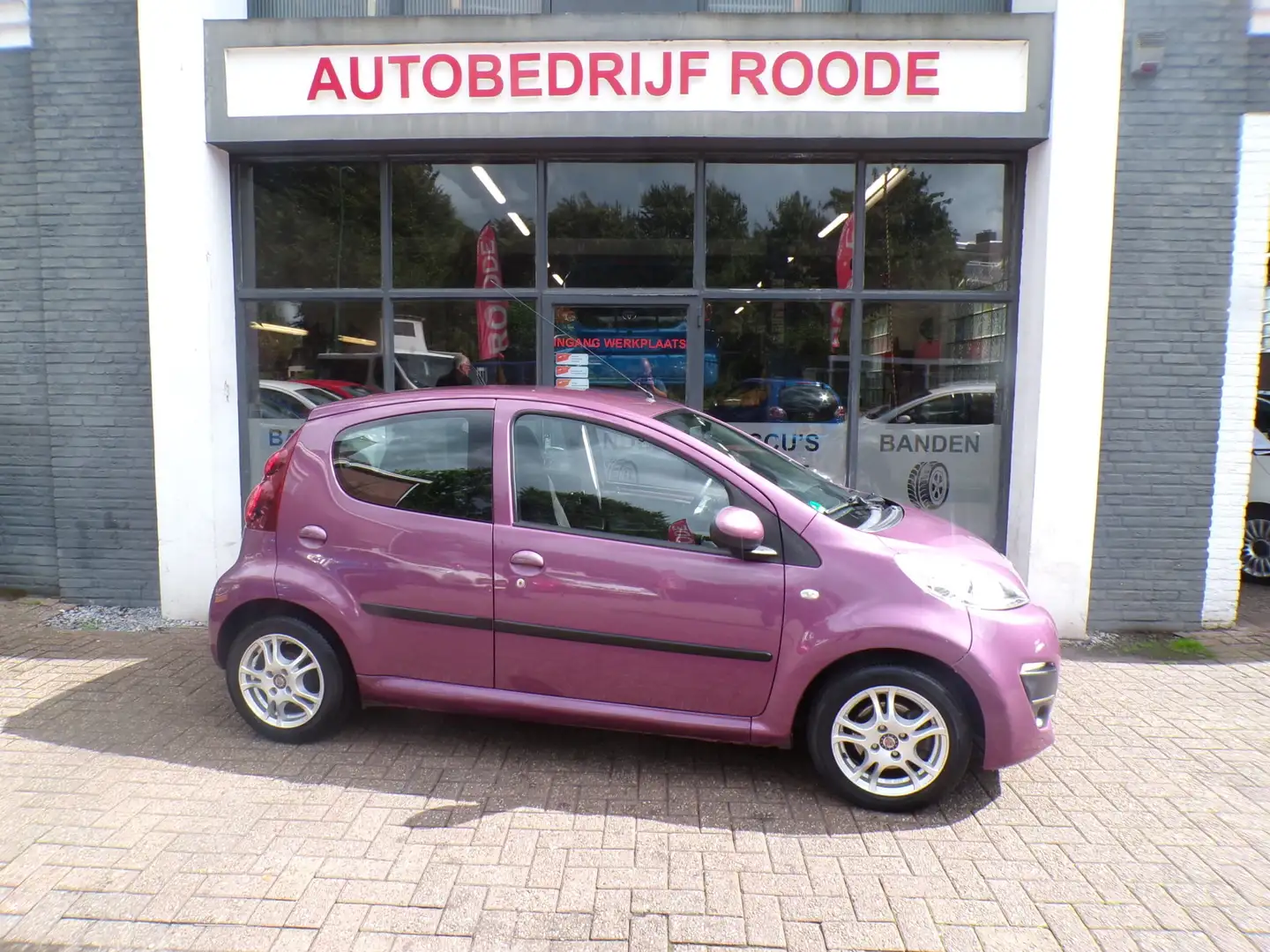 Peugeot 107 1.0 5-Drs Automaat AIRCO,NIEUWE APK !!! Paars - 1
