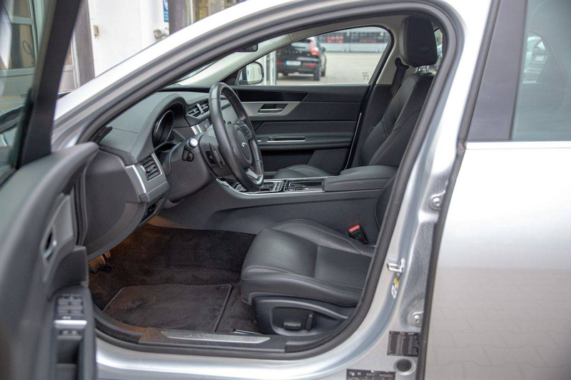 Jaguar XF Prestige — photo 15