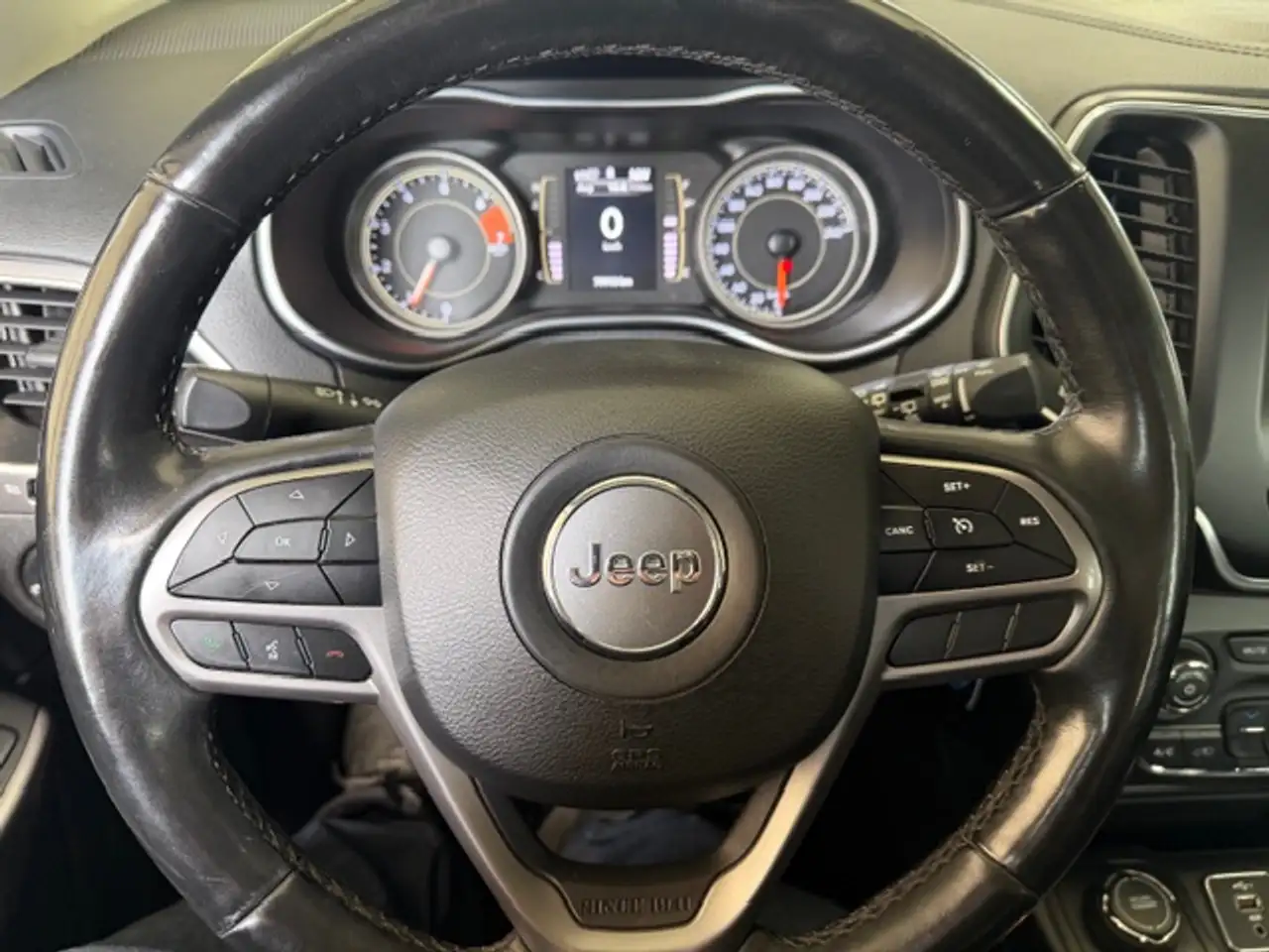 Jeep Cherokee снимка Jeep Cherokee