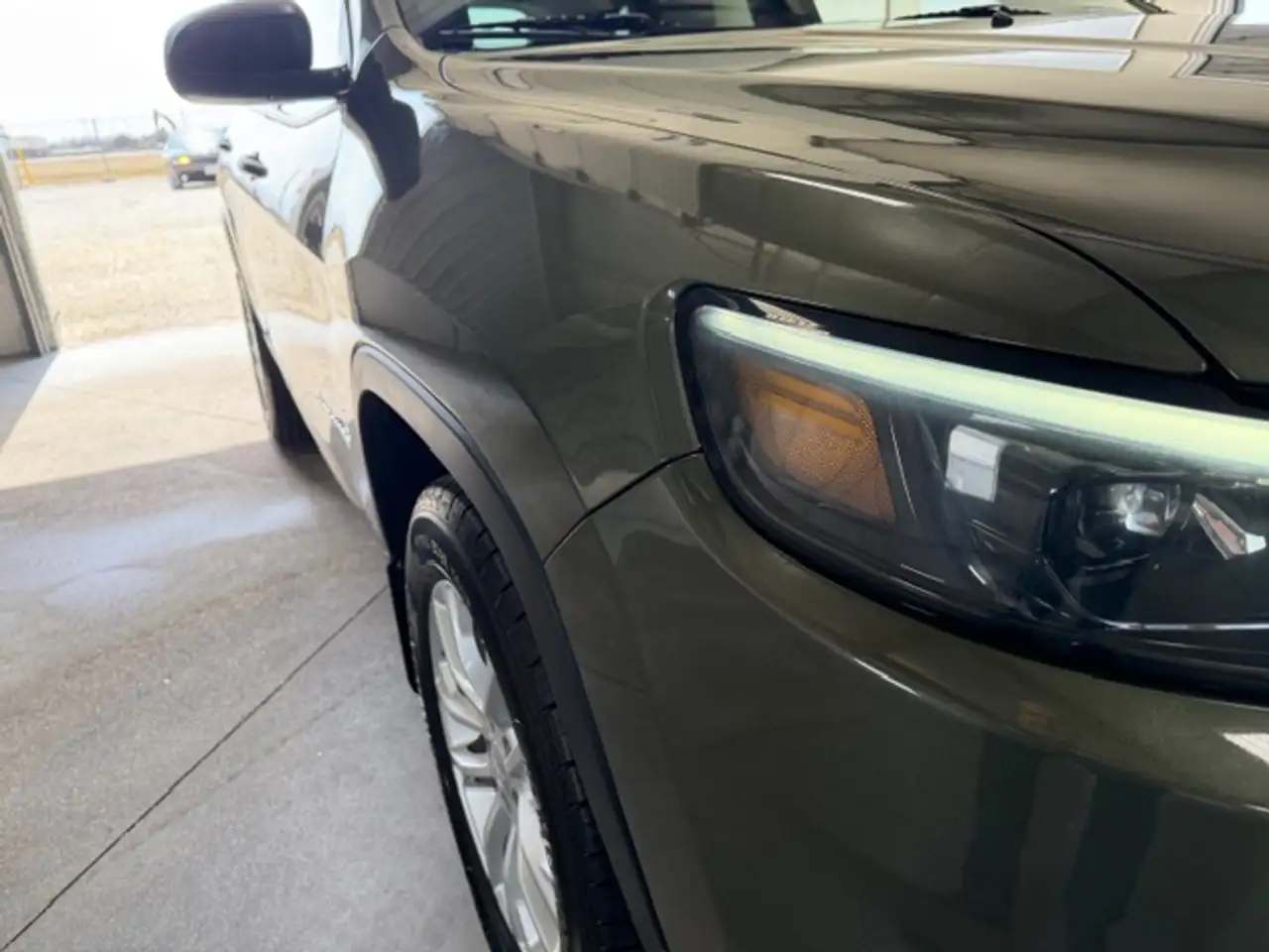 Jeep Cherokee снимка Jeep Cherokee