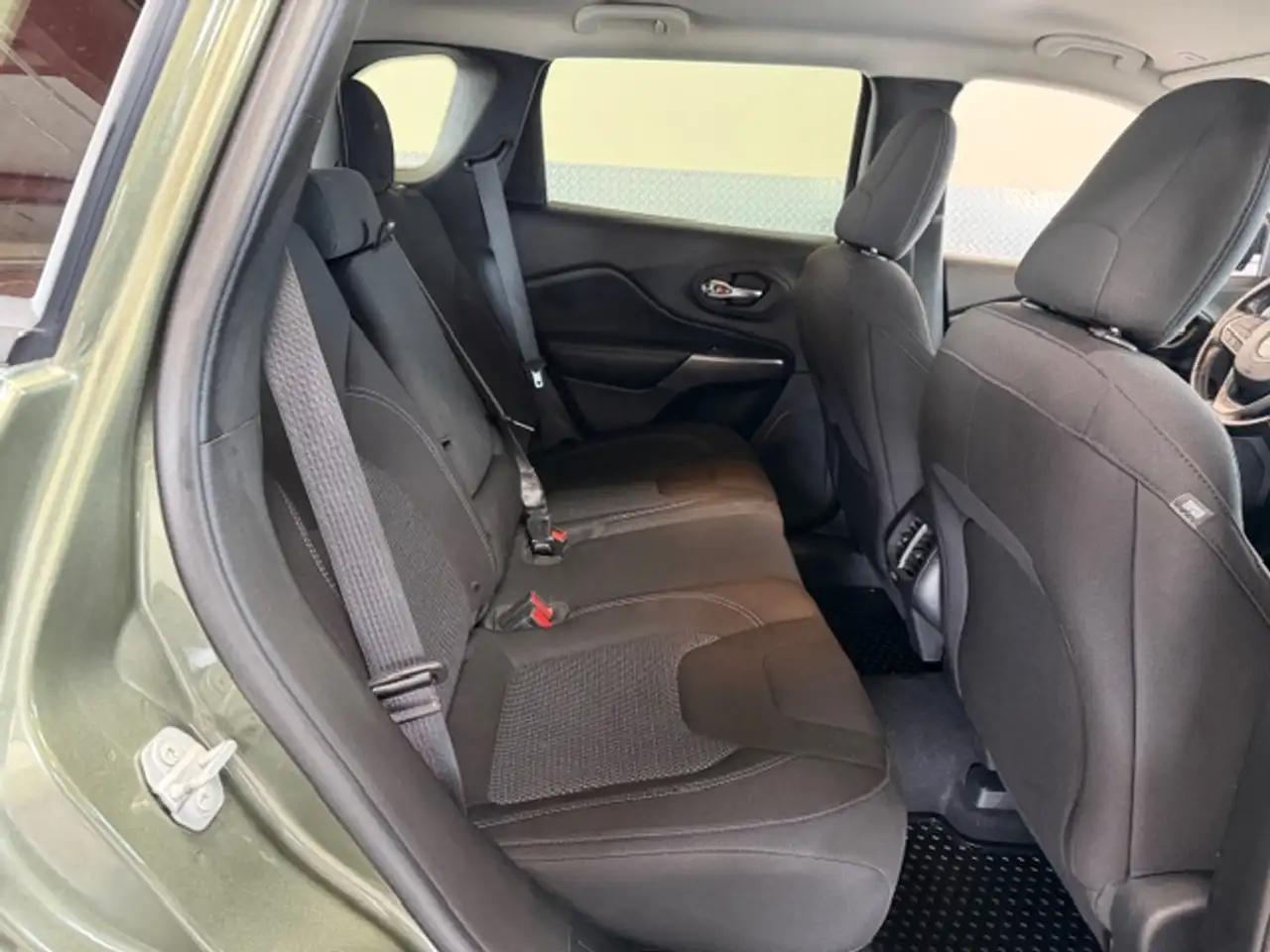 Jeep Cherokee снимка Jeep Cherokee