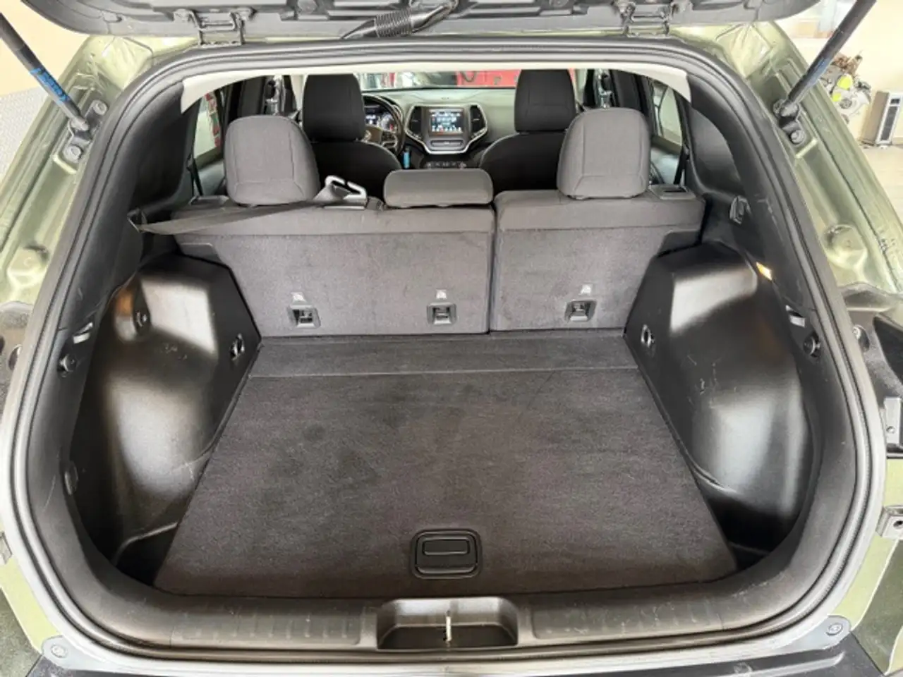 Jeep Cherokee снимка Jeep Cherokee