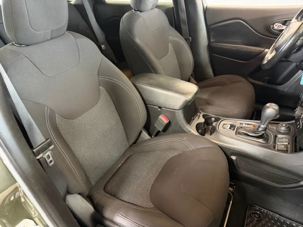 Jeep Cherokee снимка Jeep Cherokee