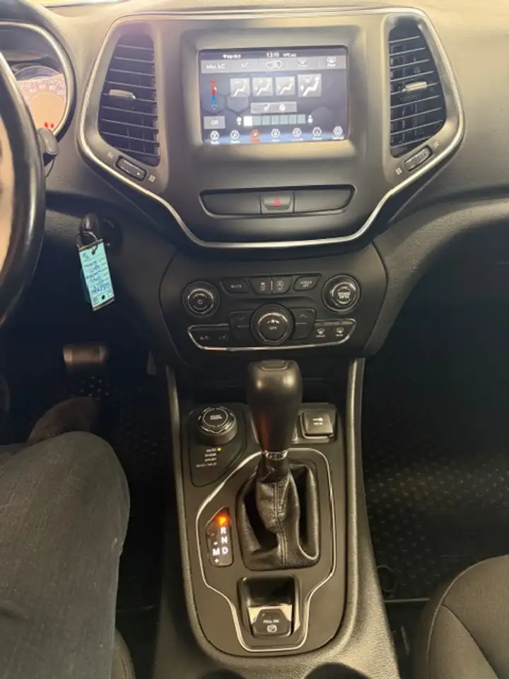 Jeep Cherokee снимка Jeep Cherokee
