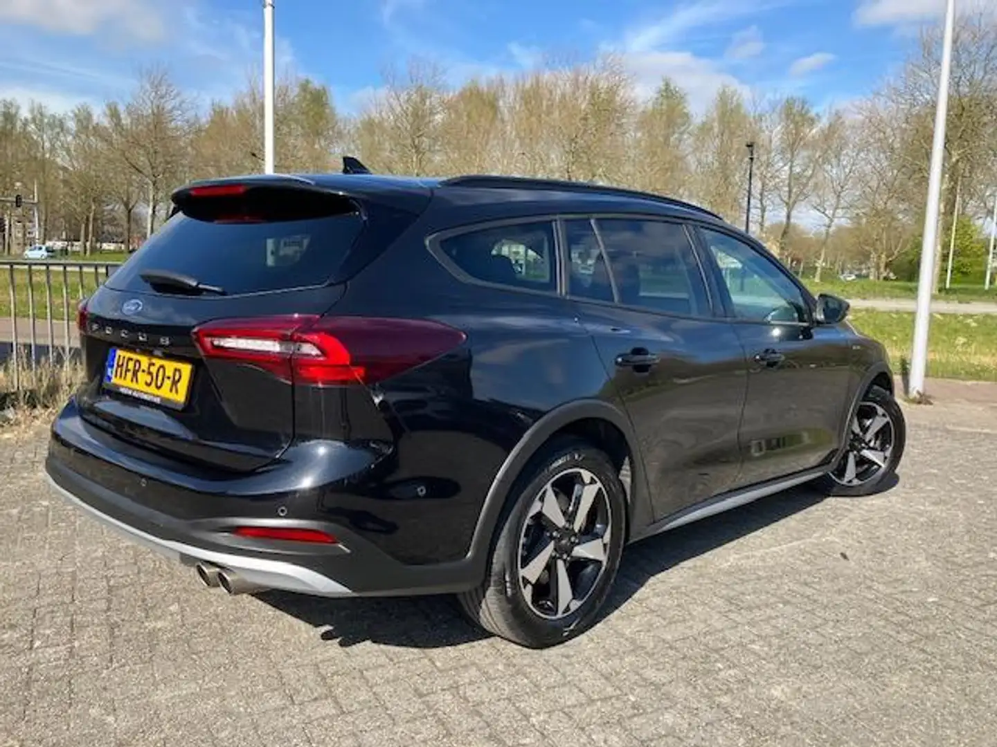 Ford Focus Wagon 1.0 EcoBoost Hybrid 155PK Active Automaat | Nero - 2