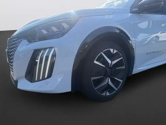 Peugeot 208 view 11