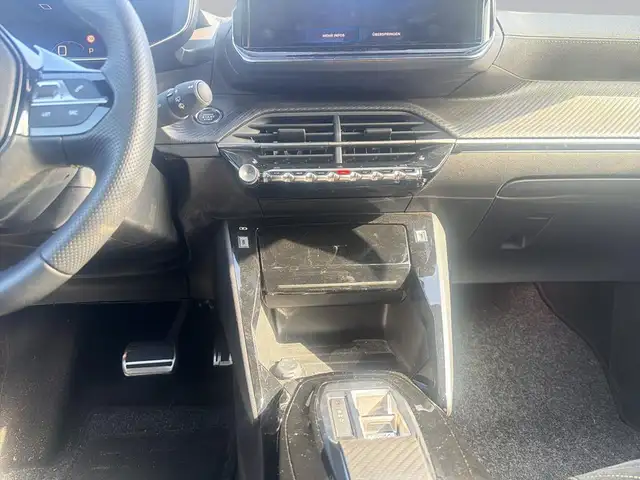 Peugeot 208 view 14