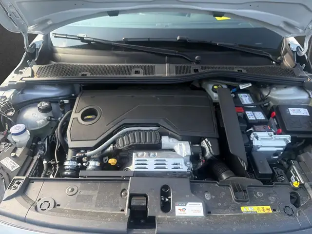 Peugeot 208 view 8