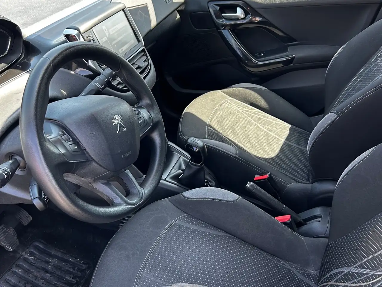 Peugeot 208 208 — photo 4