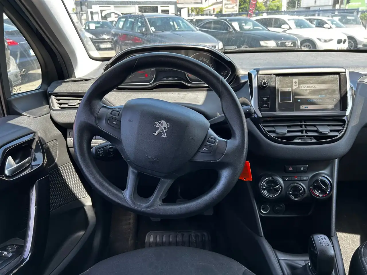 Peugeot 208 208 — photo 7