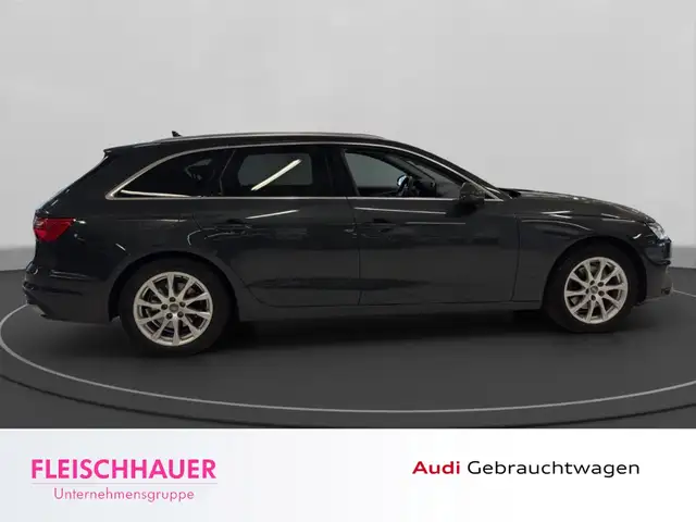 Audi A4 view 8