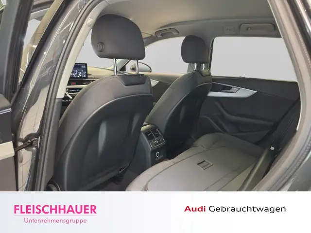 Audi A4 view 14