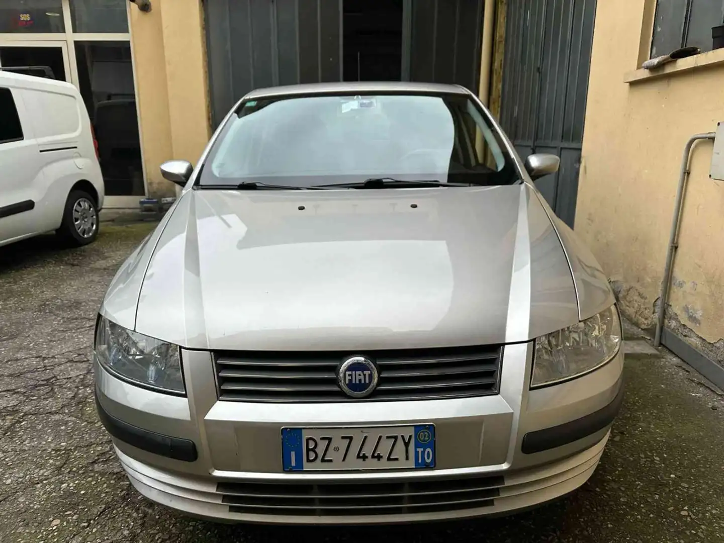 Fiat Stilo 1.6i 16V EURO 4. 90000KM BENZ Dynamic Gris - 2