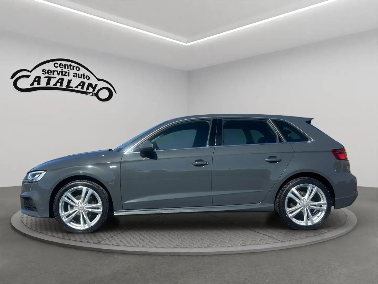 Audi A3 SPB 1.6 TDI Sport Gris - 2