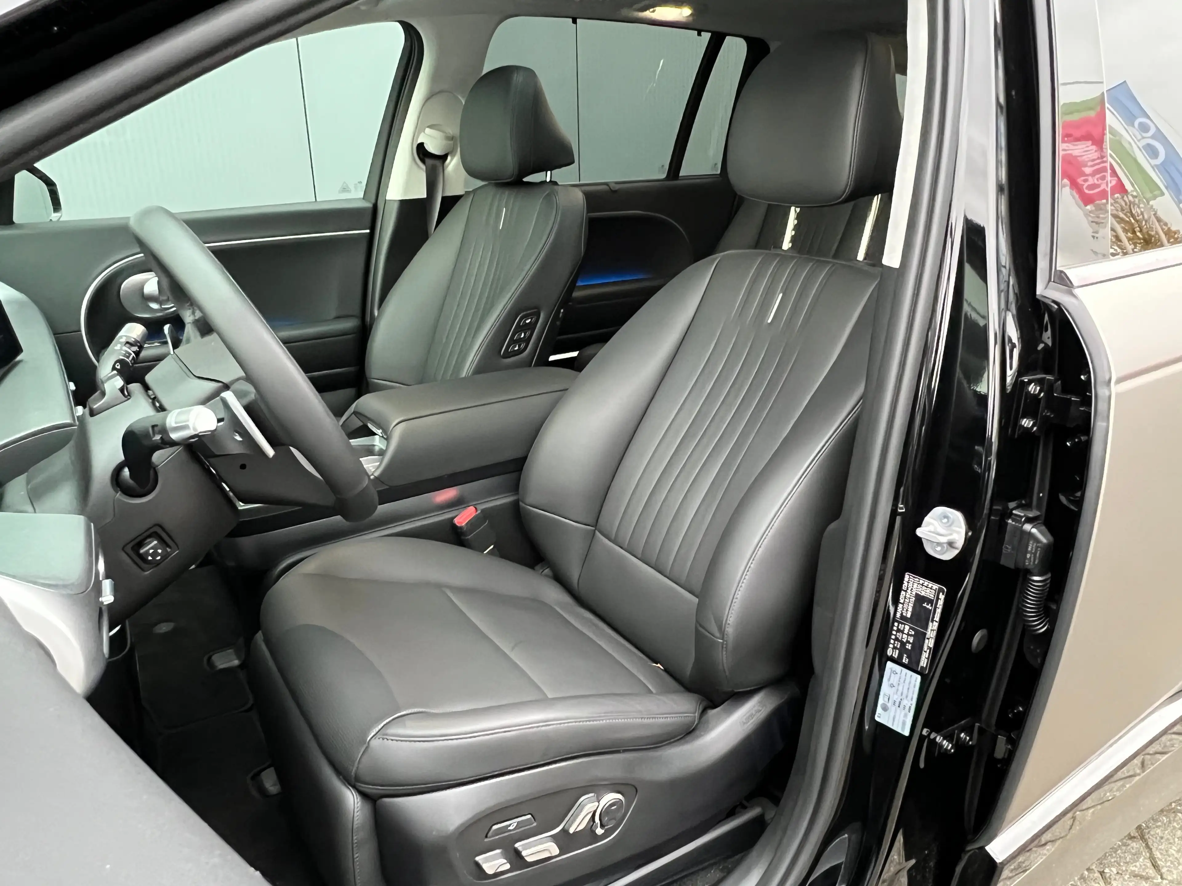 Hyundai IONIQ 9 Lounge AWD+ 7p. 110.3 kWh 429pk | Unieke Two Tone — photo 8