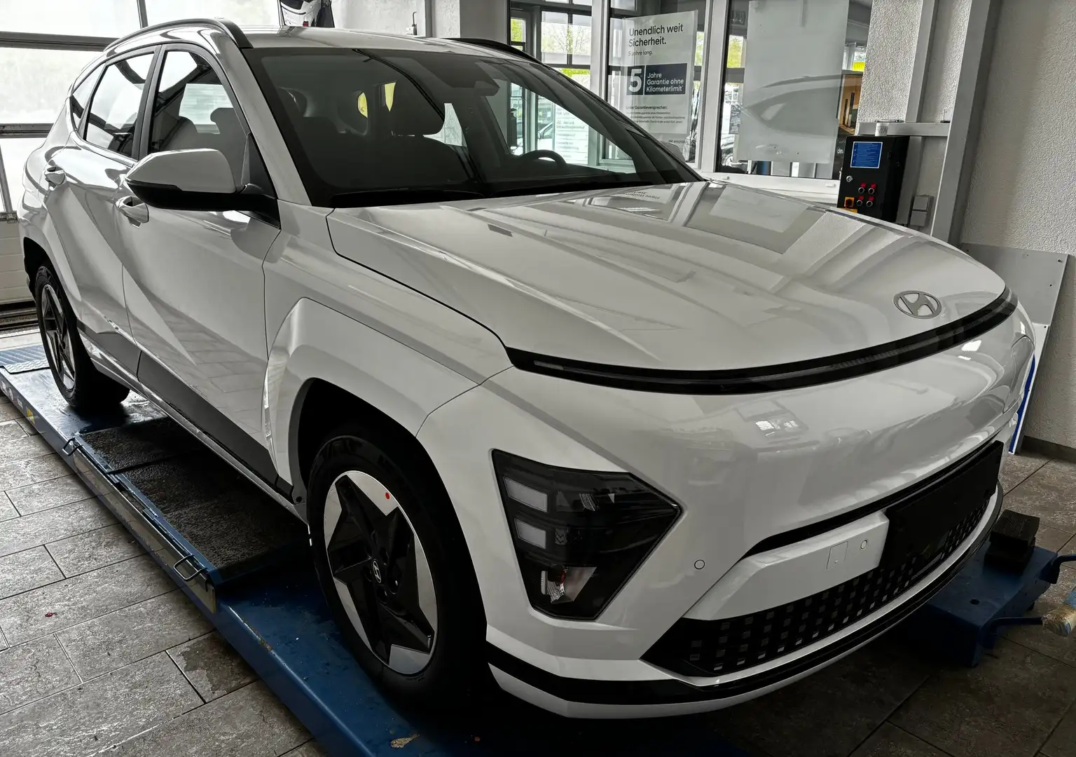 Hyundai KONA ADVANTAGE + Effizienz-Paket Weiß - 1