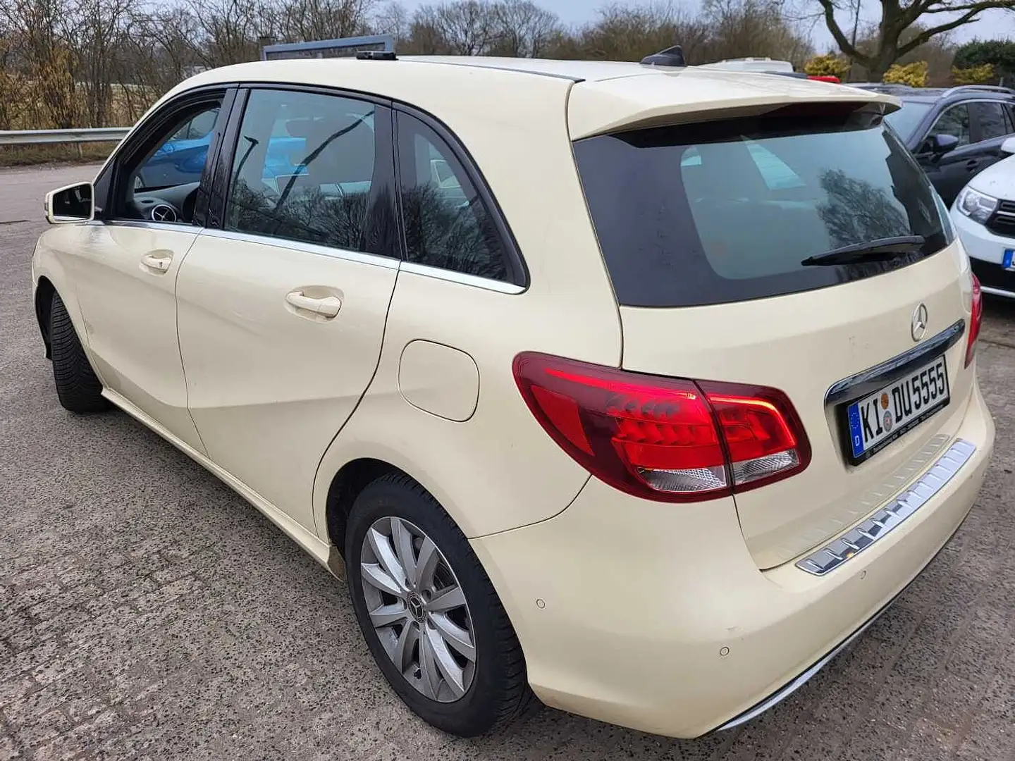 Mercedes-Benz B 180 (CDI) d 7G-DCT Urban Gelb - 2