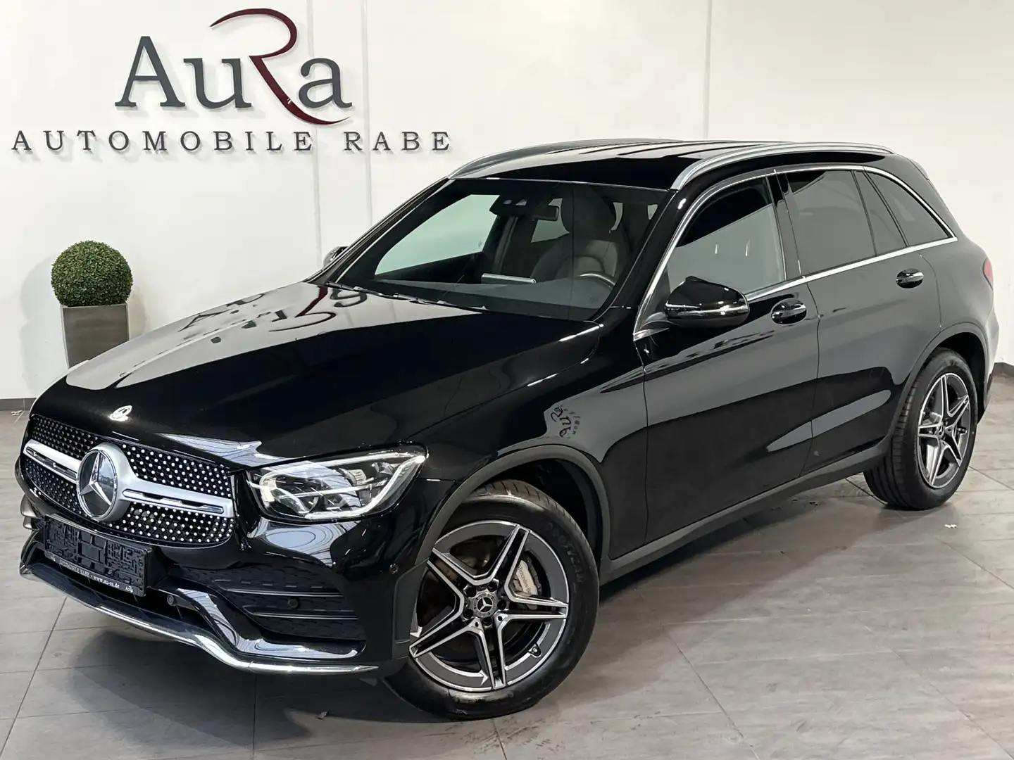 Mercedes-Benz GLC 220 4Matic AMG-Line NAV+LED+SZANDHEIZUNG+PP Schwarz - 1