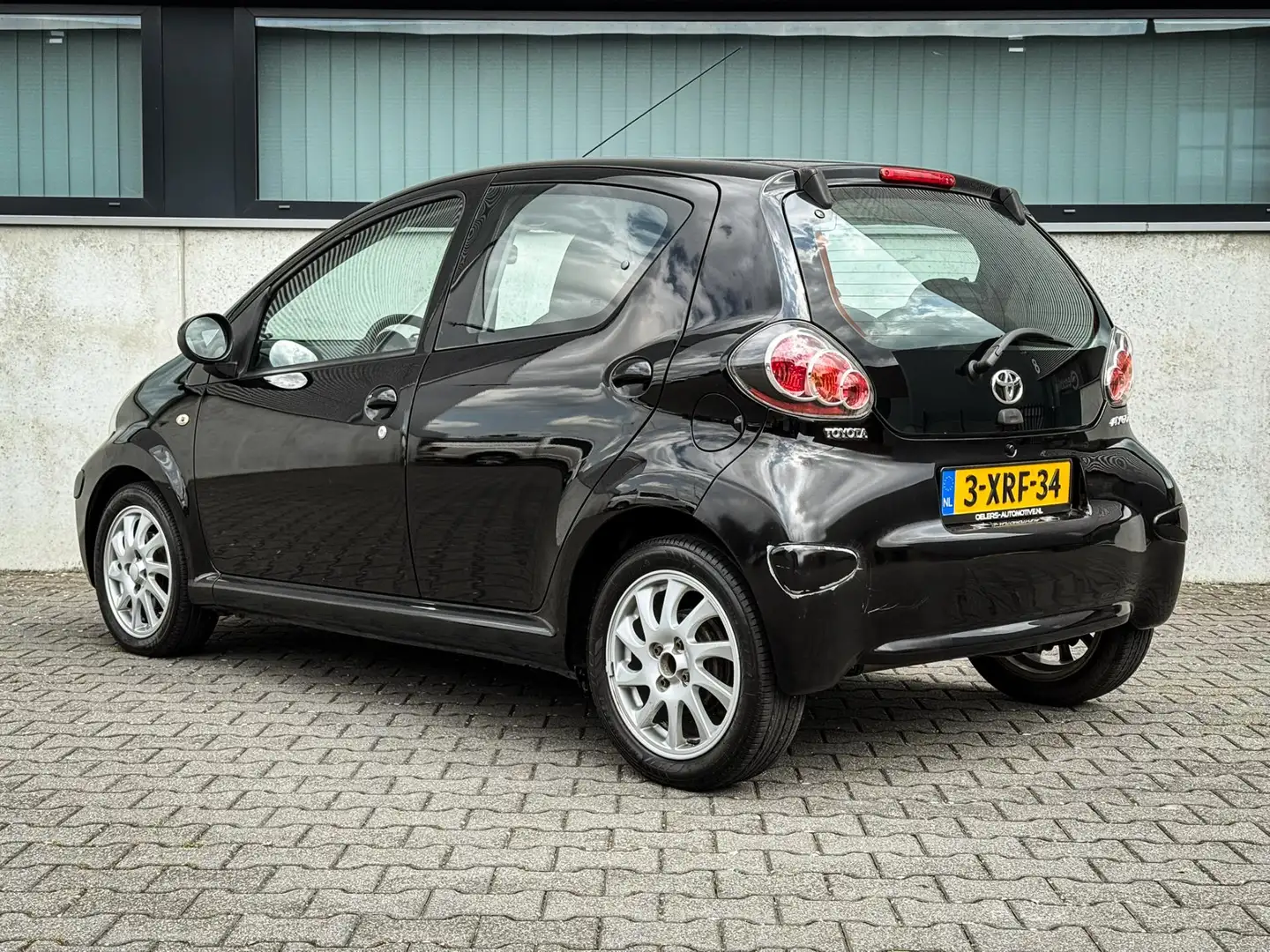 Toyota Aygo 1.0-12V Comfort | Airco | 5-drs | Elektr. ramen | Чорний - 2