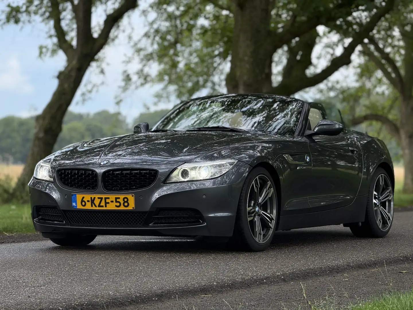BMW Z4 sDrive 1.8i Roadster 2013 | Dealer onderhouden Grijs - 1