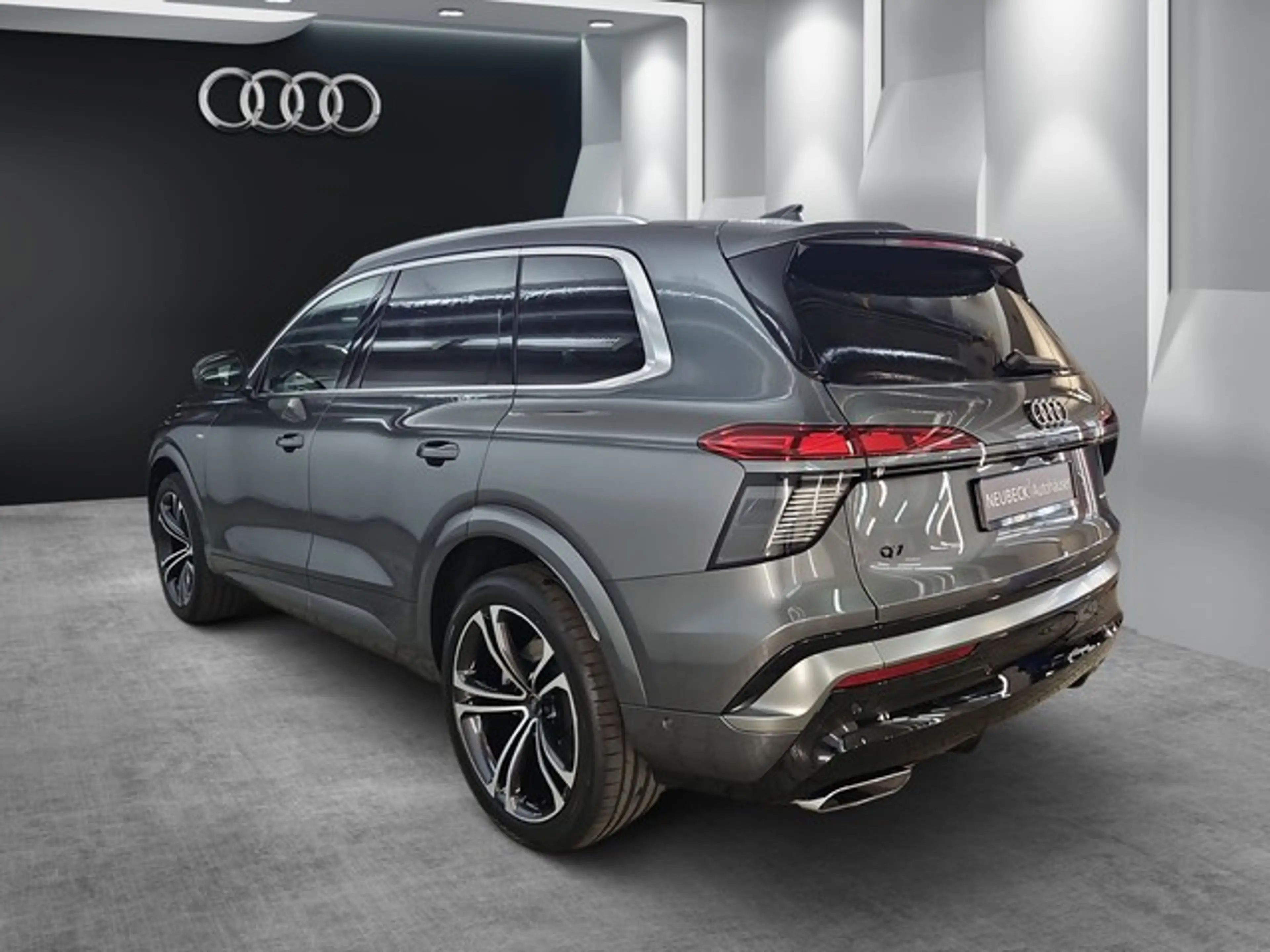 Audi Q7 S Line HUD 7 Sitzer Tech Plus Matrix AHK+++++ — photo 10