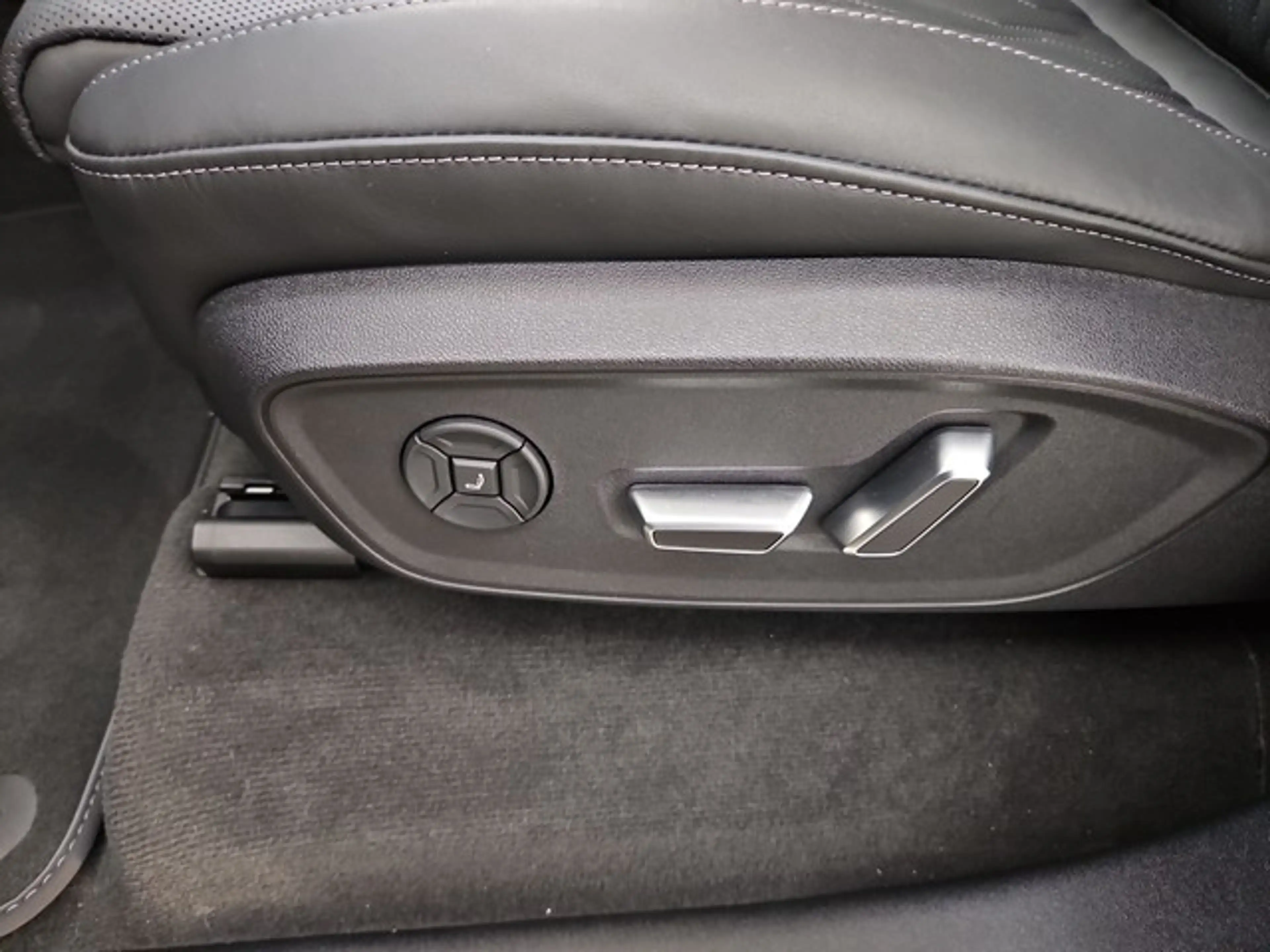 Audi Q7 S Line HUD 7 Sitzer Tech Plus Matrix AHK+++++ — photo 6