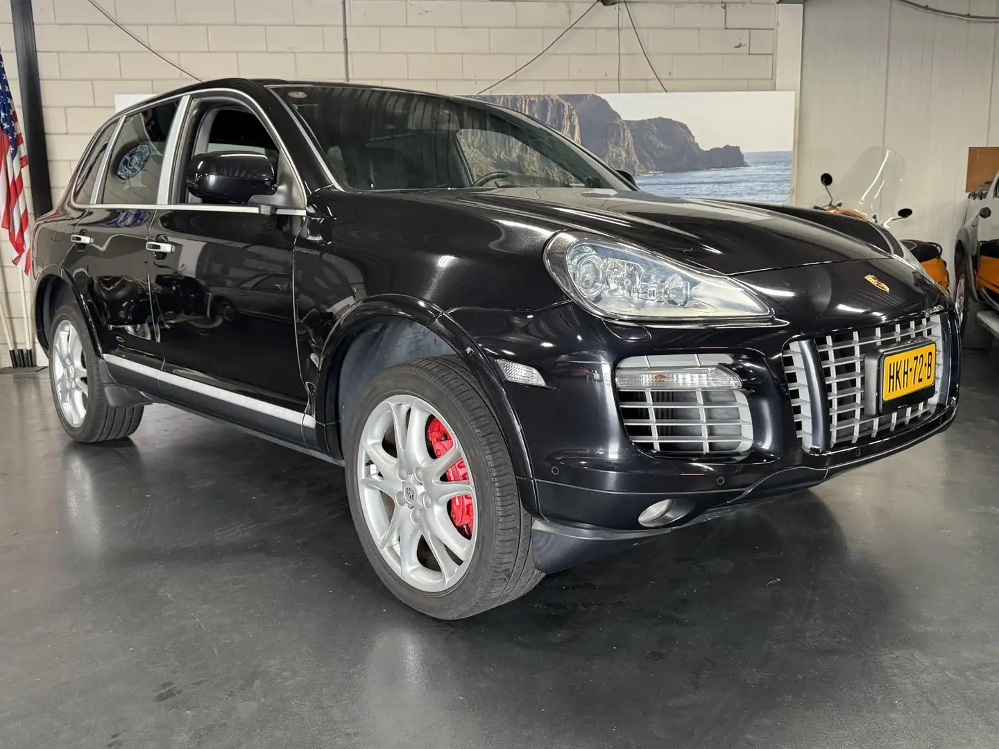 Porsche Cayenne 4.8 Turbo YOUNGTIMER Zwart - 2