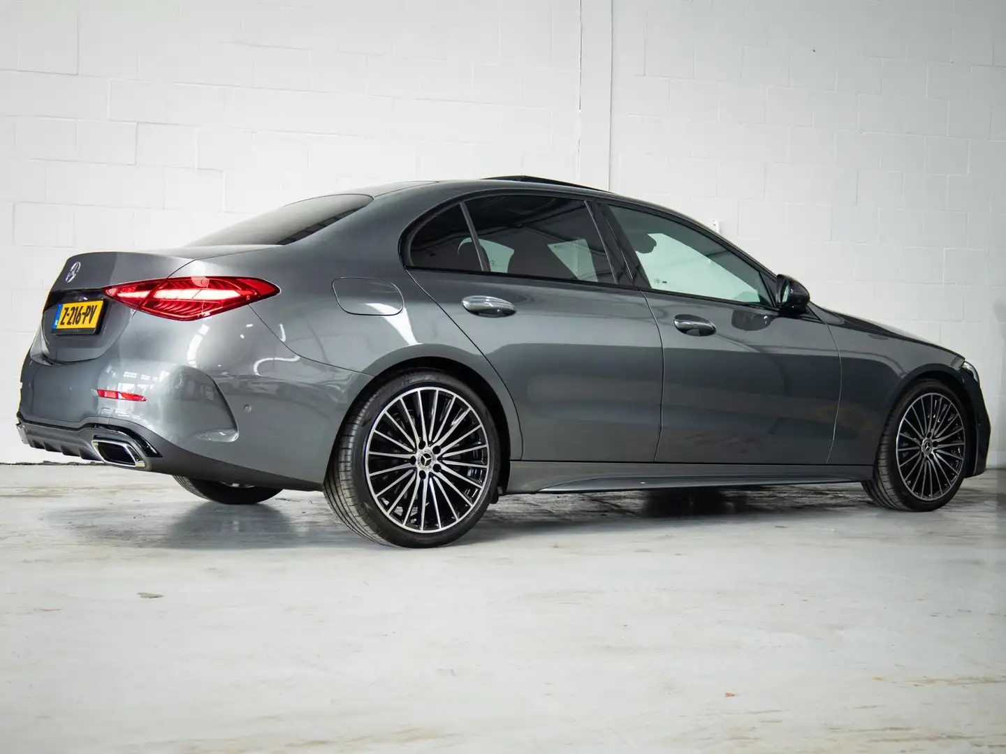 Mercedes-Benz C 180 Limousine AMG Line Premium | Panorama dak Gris - 2