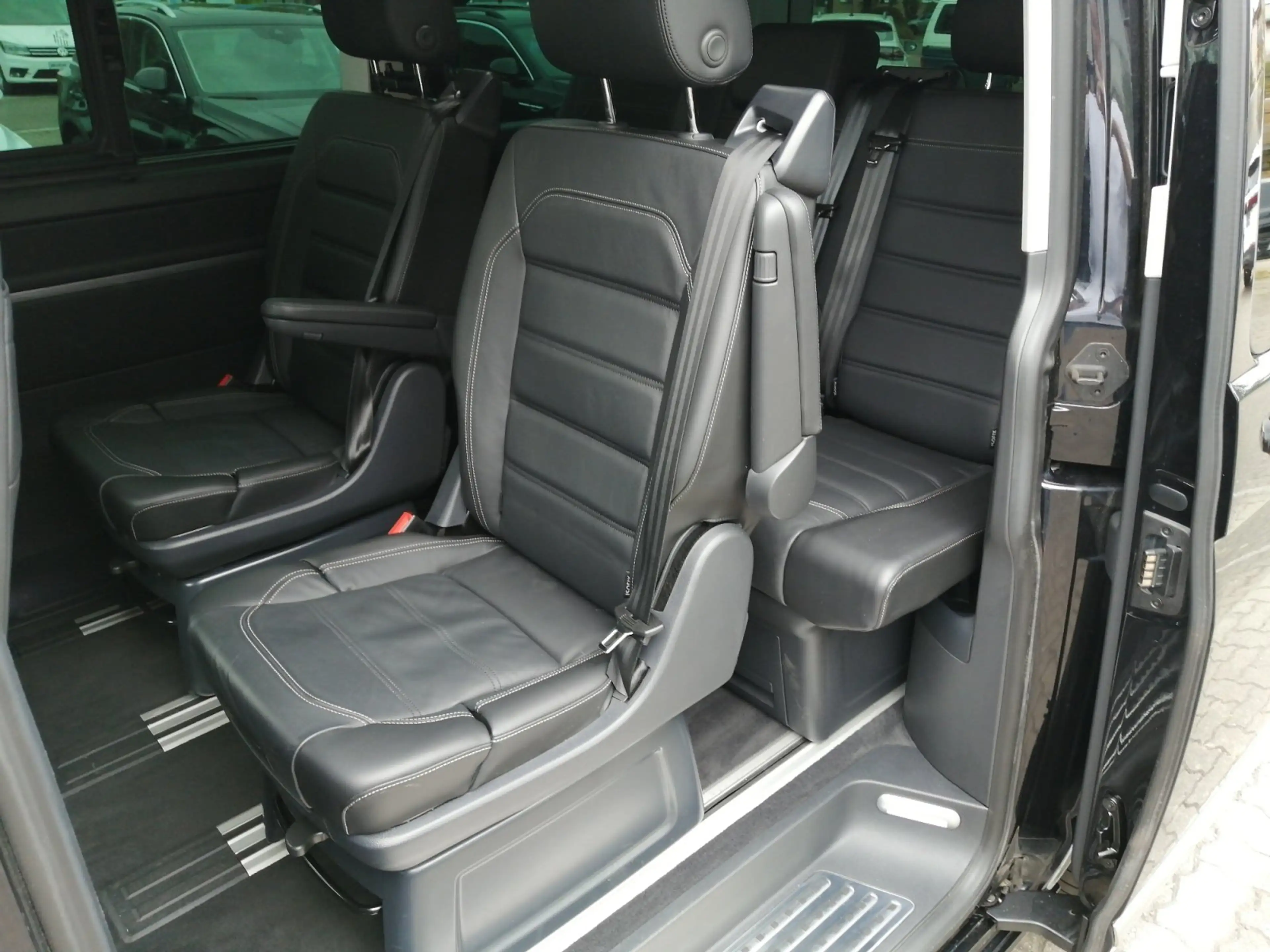 Volkswagen T6.1 Multivan Highline Exclusive FWD Kam.,PDC,LM — photo 11
