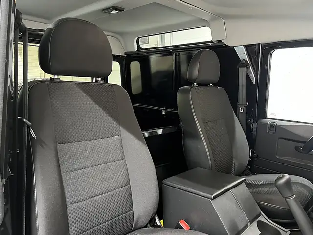Land Rover Defender view 14