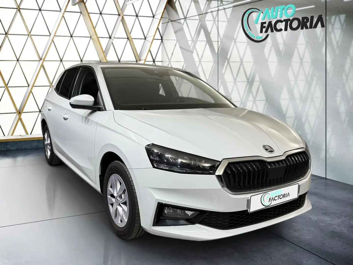Skoda Fabia -29% 1.0 TSI 95cv+MIRRORLINK+RADAR+LED+Options Beige - 2