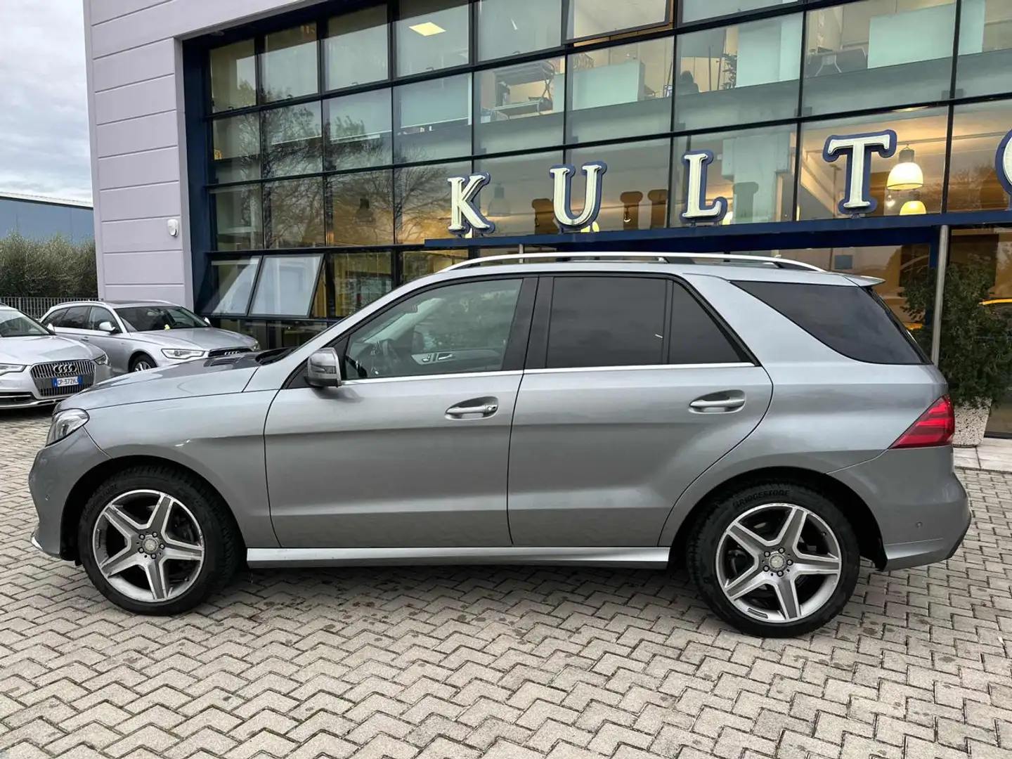 Mercedes-Benz GLE 250 d 4Matic Premium Grau - 1