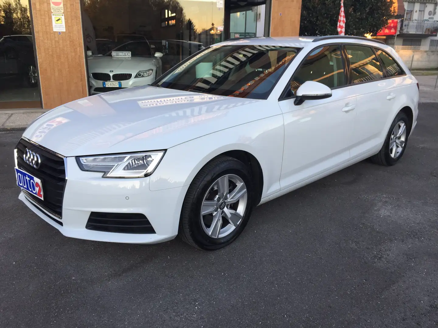 Audi A4 Avant 35 2.0 tdi Business Sport 150cv STRONIC Bianco - 1