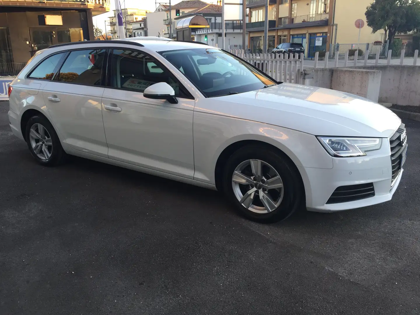 Audi A4 Avant 35 2.0 tdi Business Sport 150cv STRONIC Bianco - 2