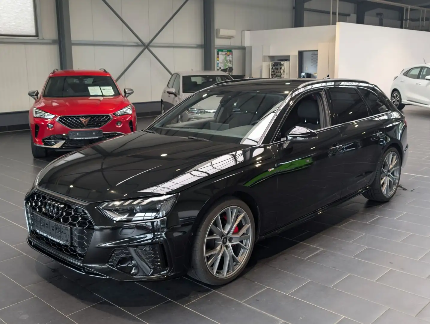 Audi A4 Avant 40 TFSI S tronic S line 8-fach 1. Hand Schwarz - 1